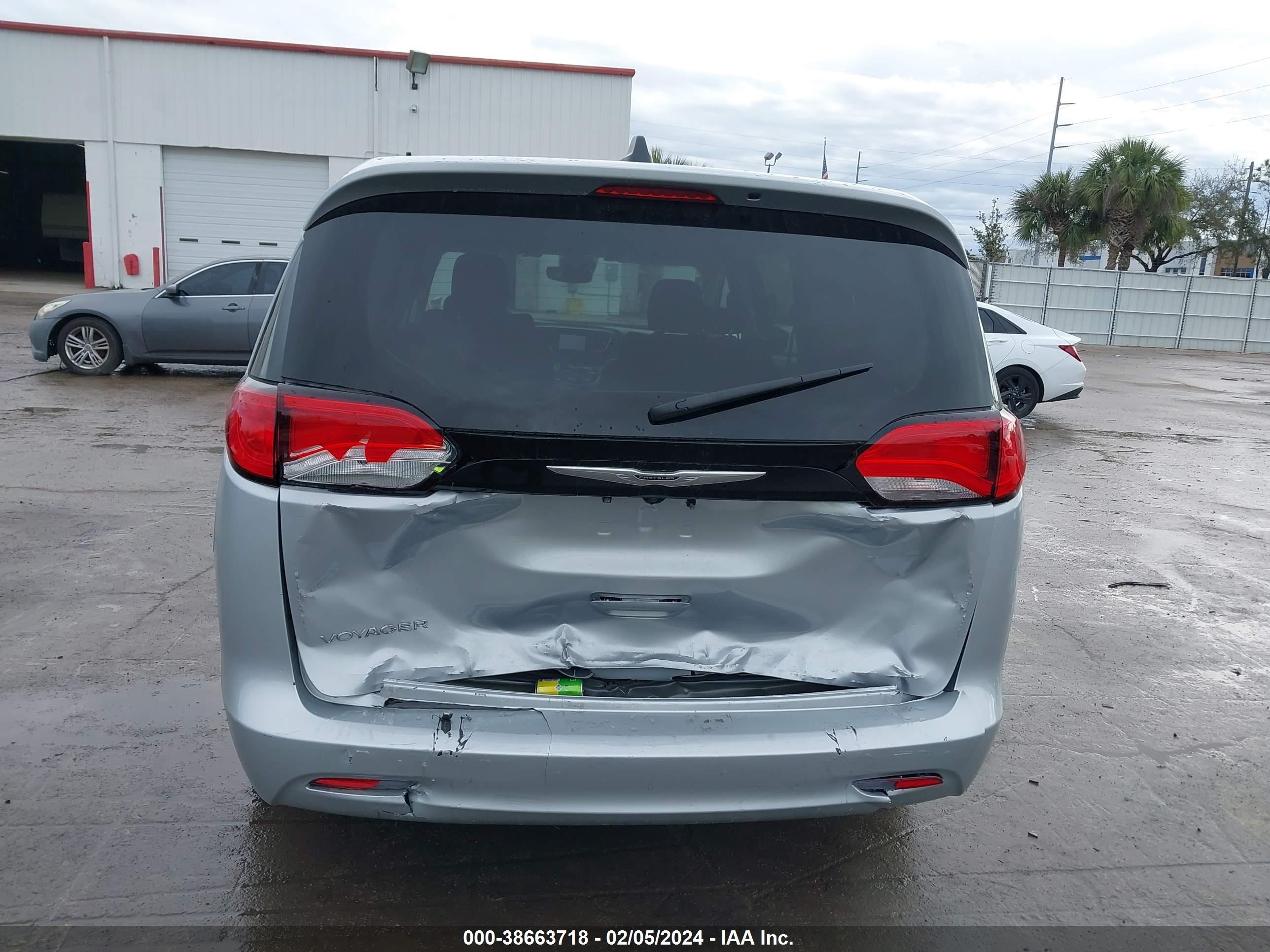 Photo 15 VIN: 2C4RC1CG0PR595977 - CHRYSLER VOYAGER 