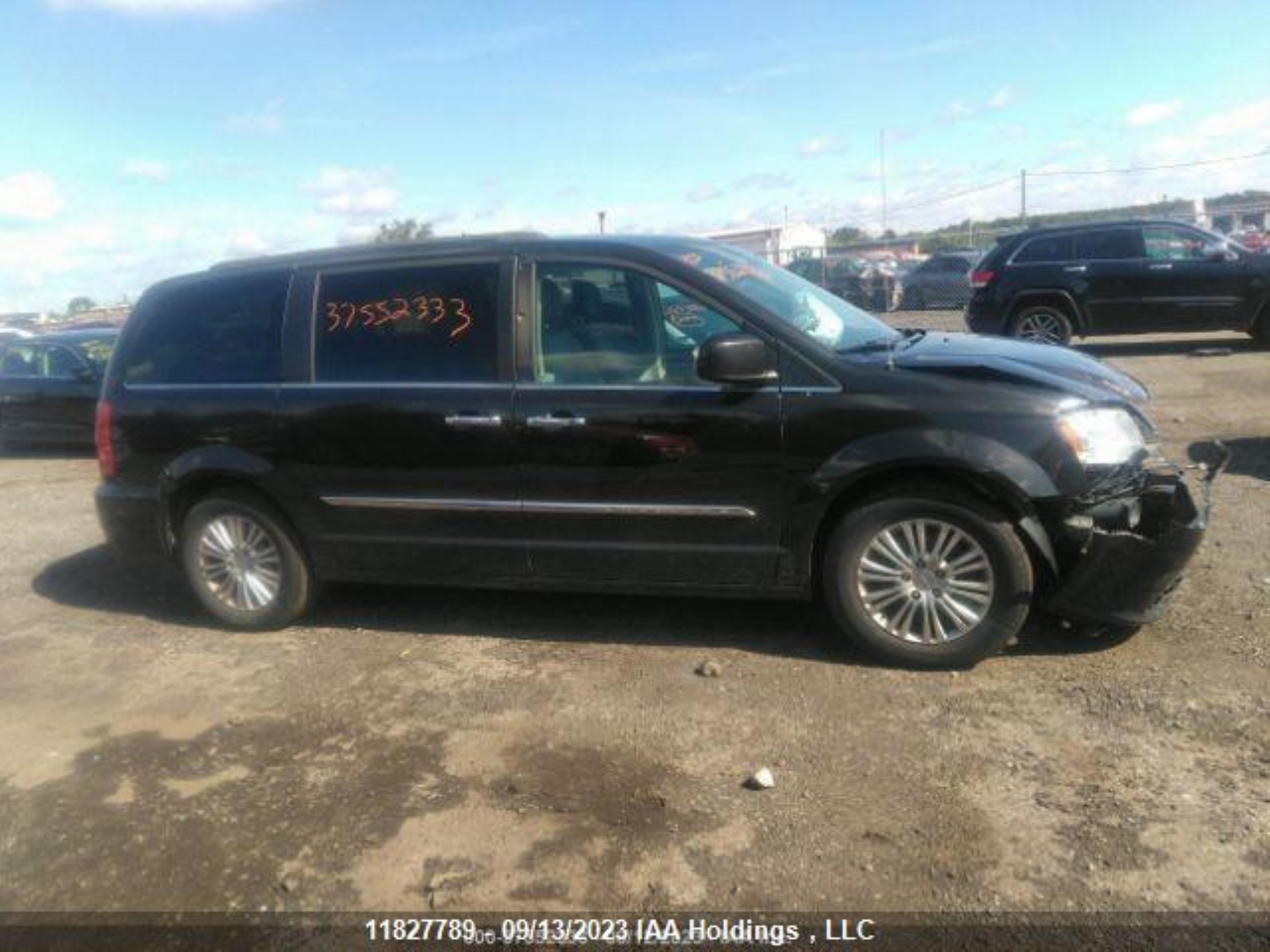 Photo 13 VIN: 2C4RC1CG1FR705837 - CHRYSLER TOWN & COUNTRY 