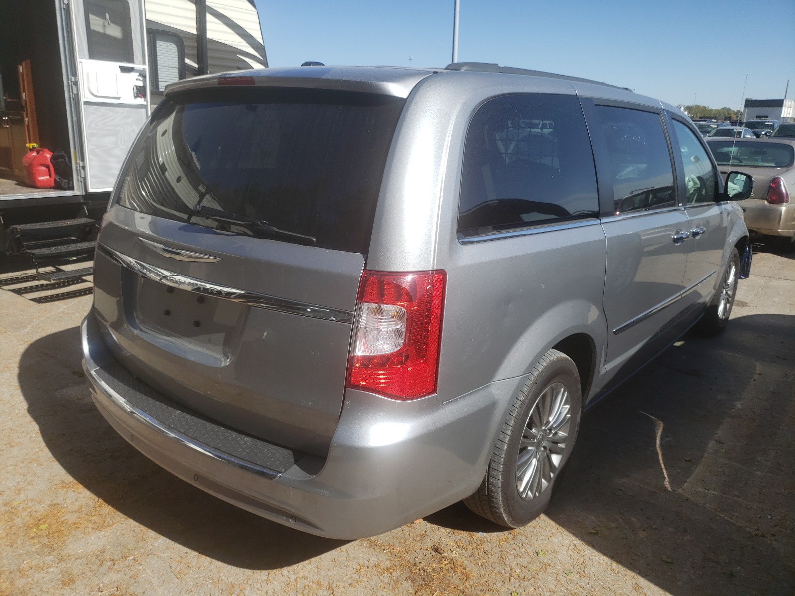 Photo 3 VIN: 2C4RC1CG2ER143672 - CHRYSLER TOWN &AMP COU 