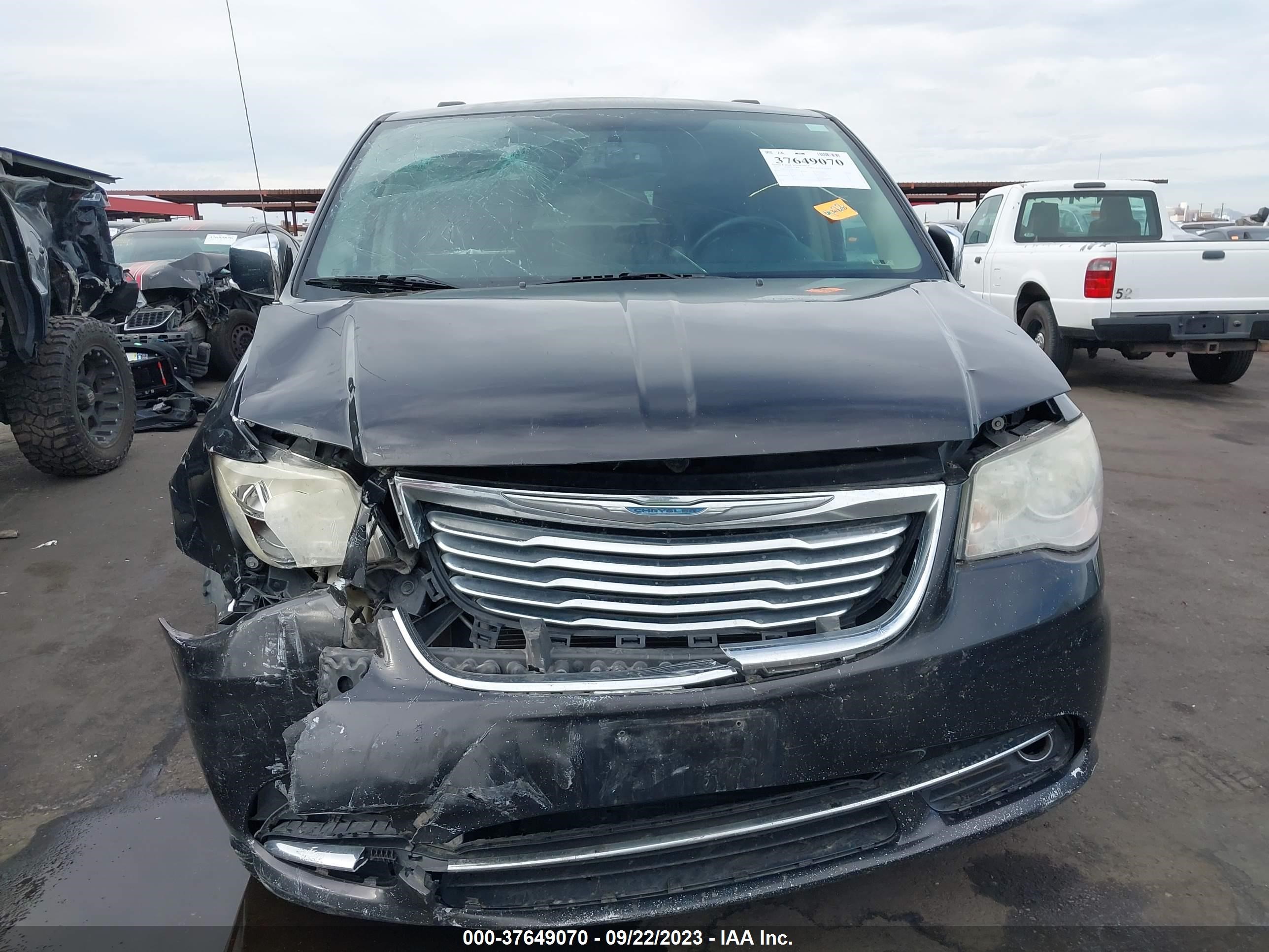 Photo 11 VIN: 2C4RC1CG2ER332676 - CHRYSLER TOWN & COUNTRY 