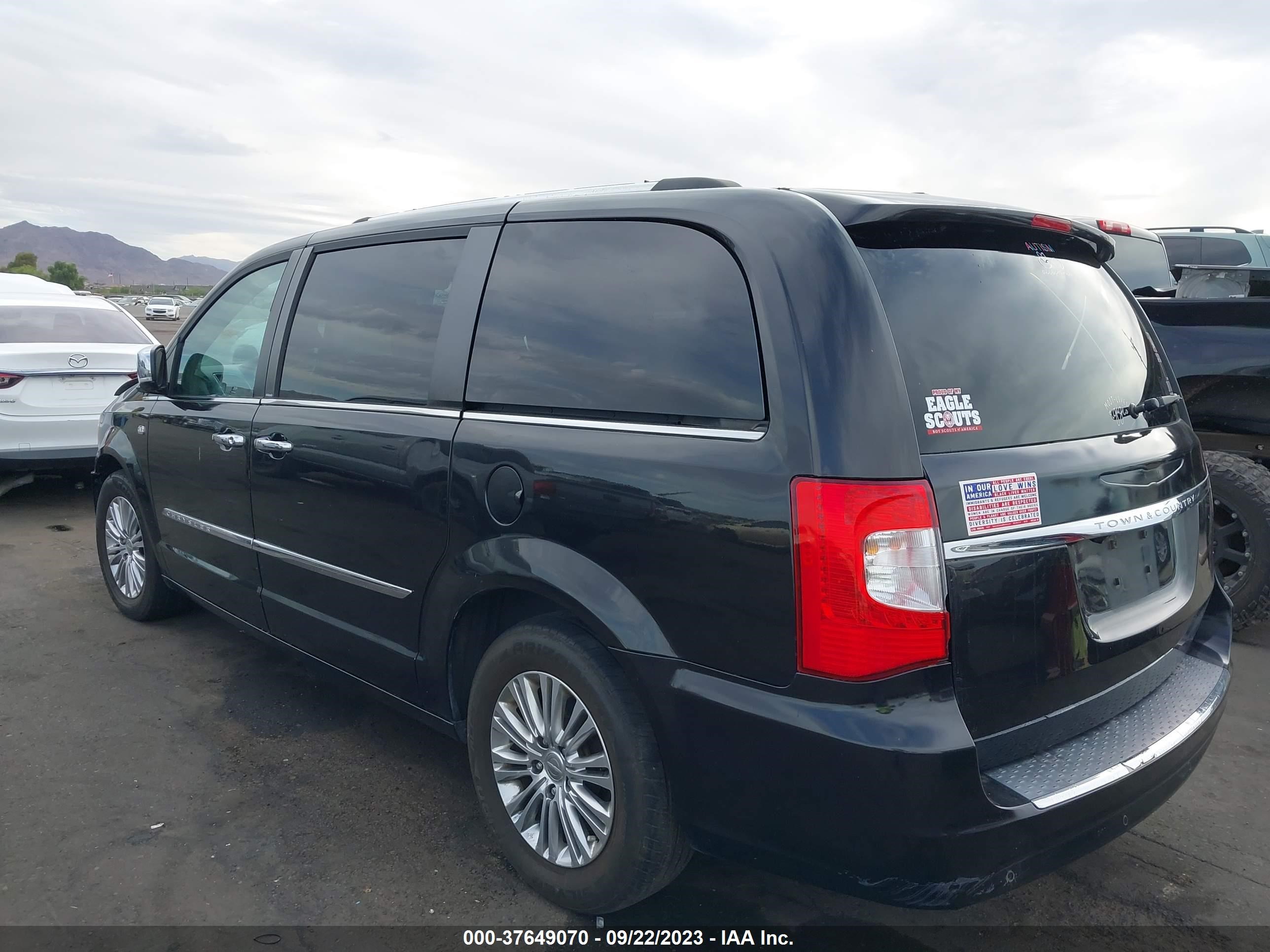 Photo 2 VIN: 2C4RC1CG2ER332676 - CHRYSLER TOWN & COUNTRY 