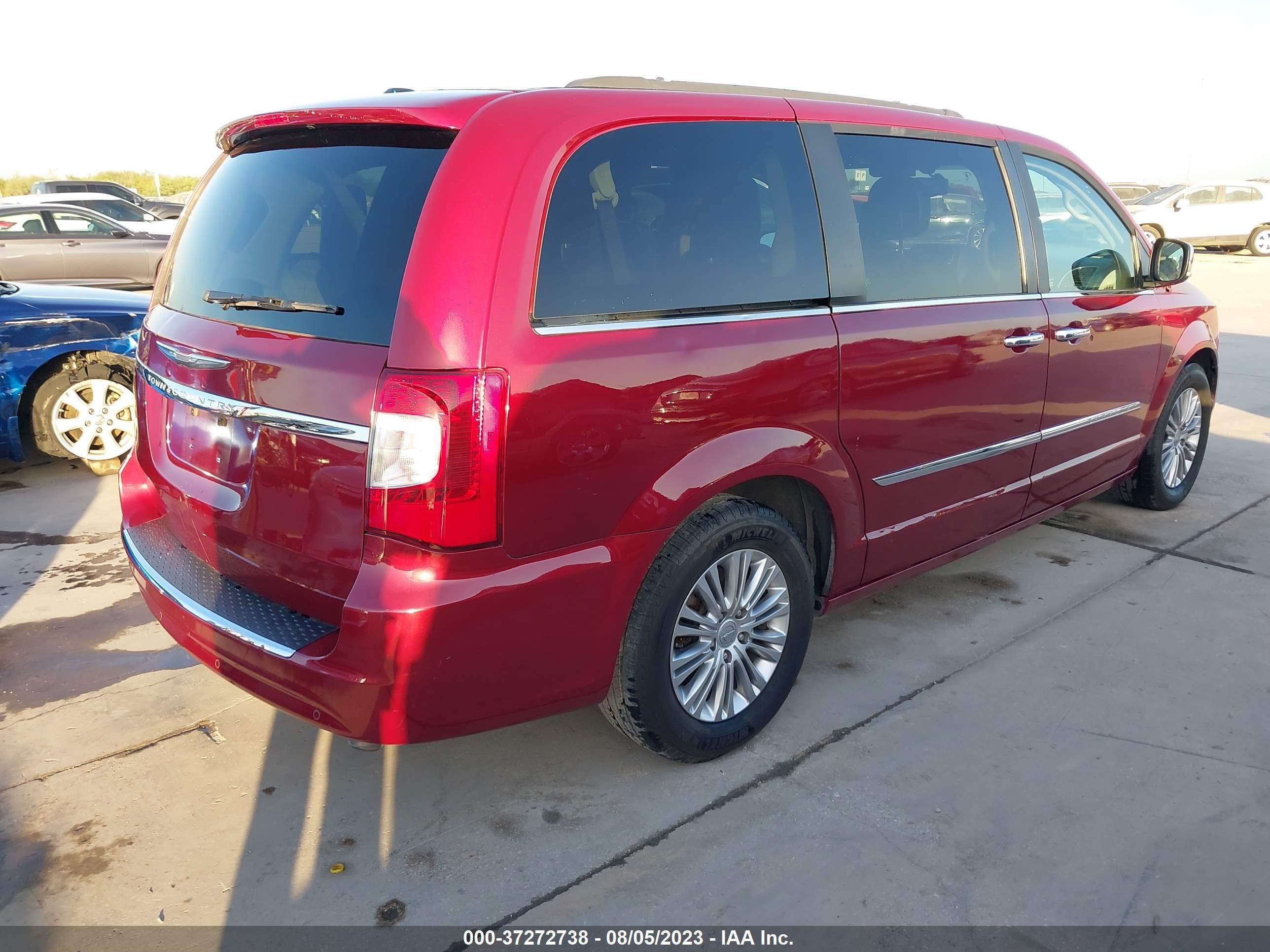 Photo 3 VIN: 2C4RC1CG2FR584221 - CHRYSLER TOWN & COUNTRY 