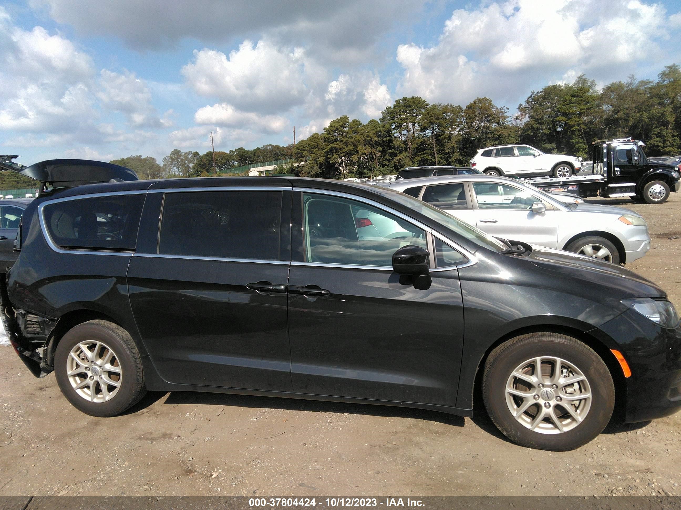 Photo 13 VIN: 2C4RC1CG2NR159886 - CHRYSLER VOYAGER 