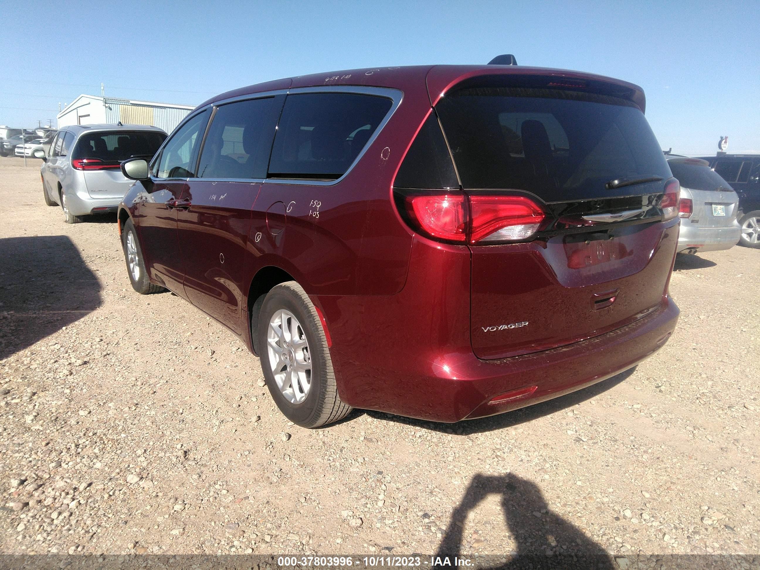 Photo 2 VIN: 2C4RC1CG3PR534946 - CHRYSLER VOYAGER 