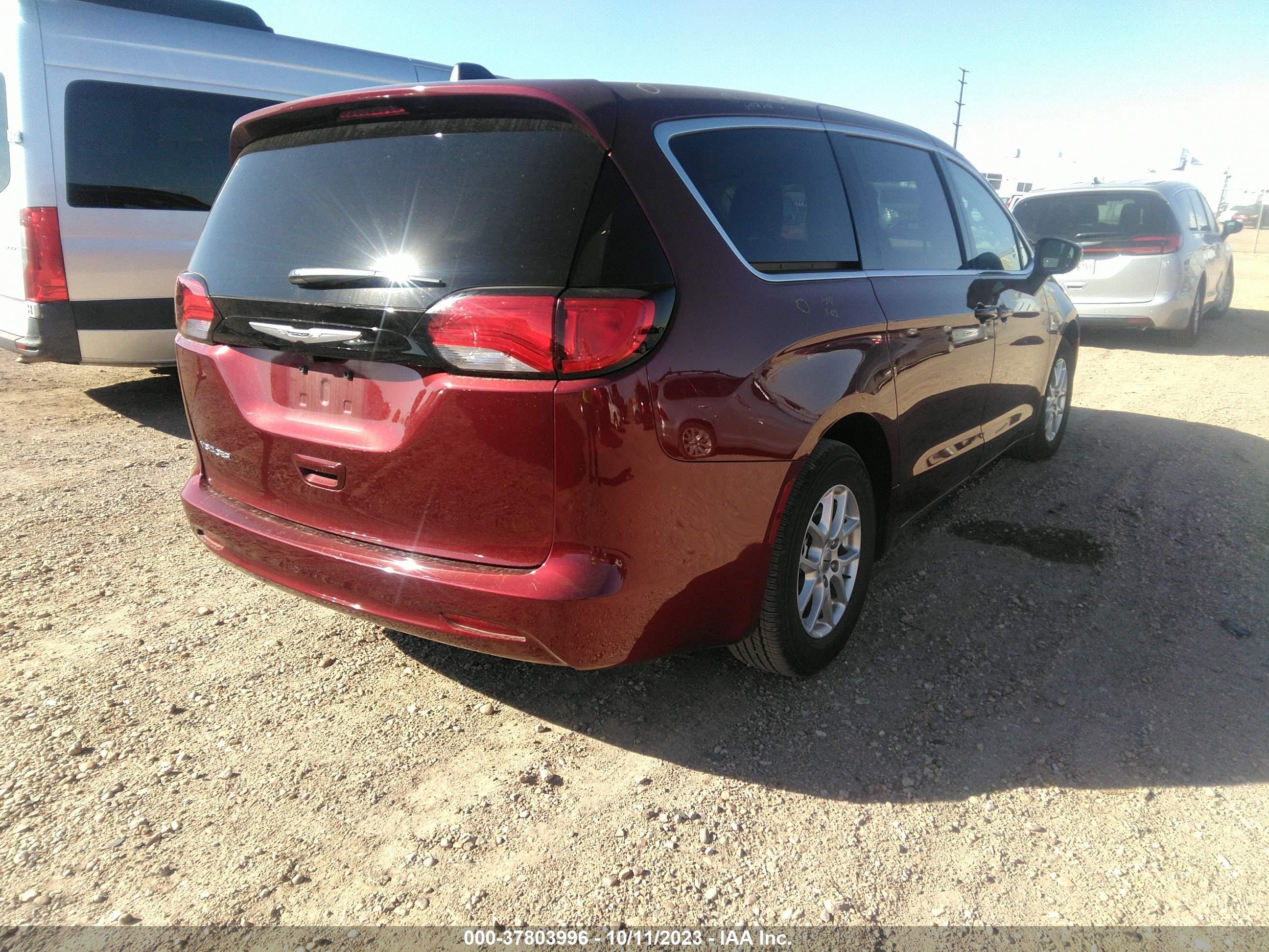 Photo 3 VIN: 2C4RC1CG3PR534946 - CHRYSLER VOYAGER 