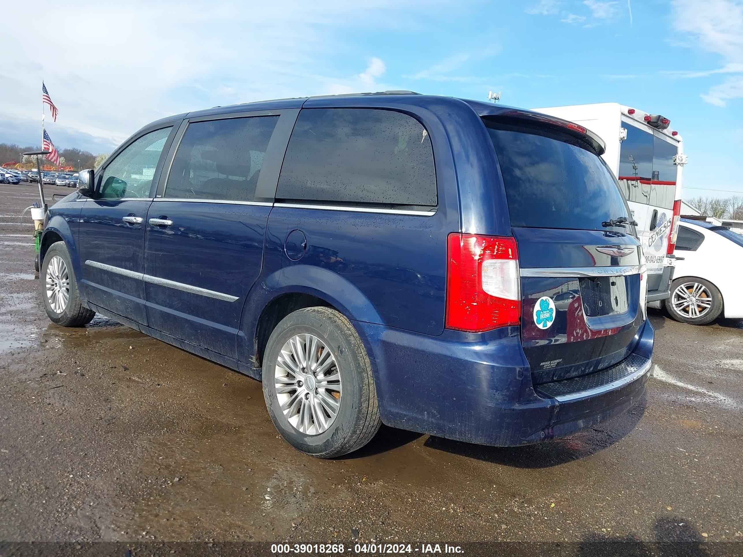 Photo 2 VIN: 2C4RC1CG4DR536233 - CHRYSLER TOWN & COUNTRY 