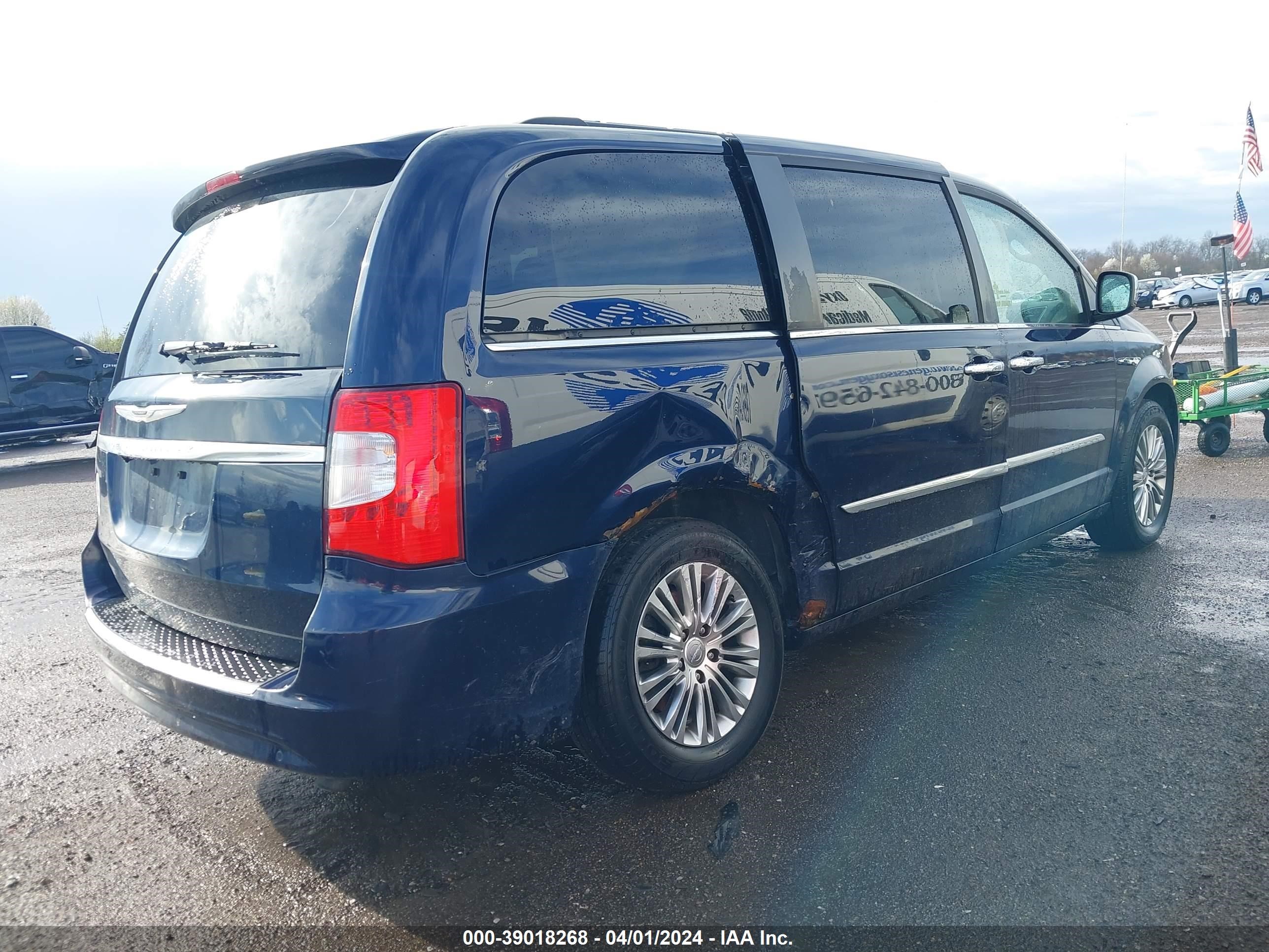 Photo 3 VIN: 2C4RC1CG4DR536233 - CHRYSLER TOWN & COUNTRY 