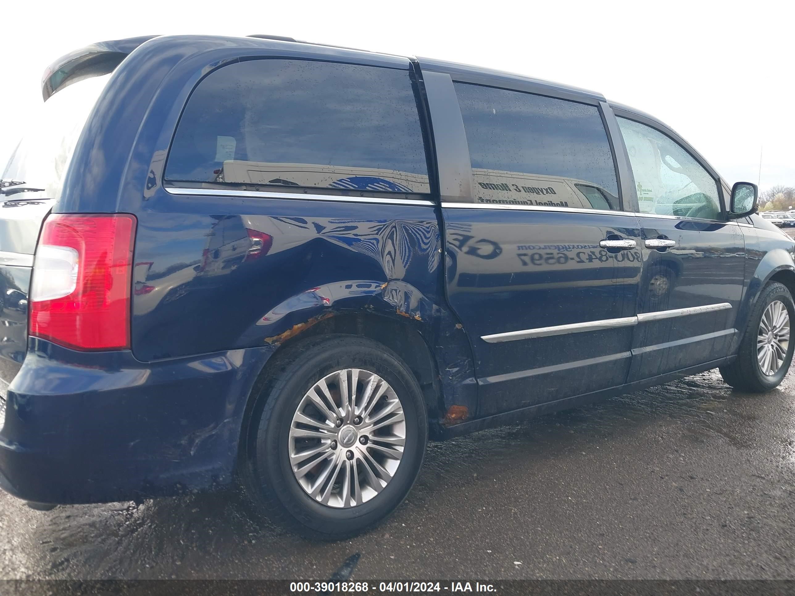 Photo 5 VIN: 2C4RC1CG4DR536233 - CHRYSLER TOWN & COUNTRY 