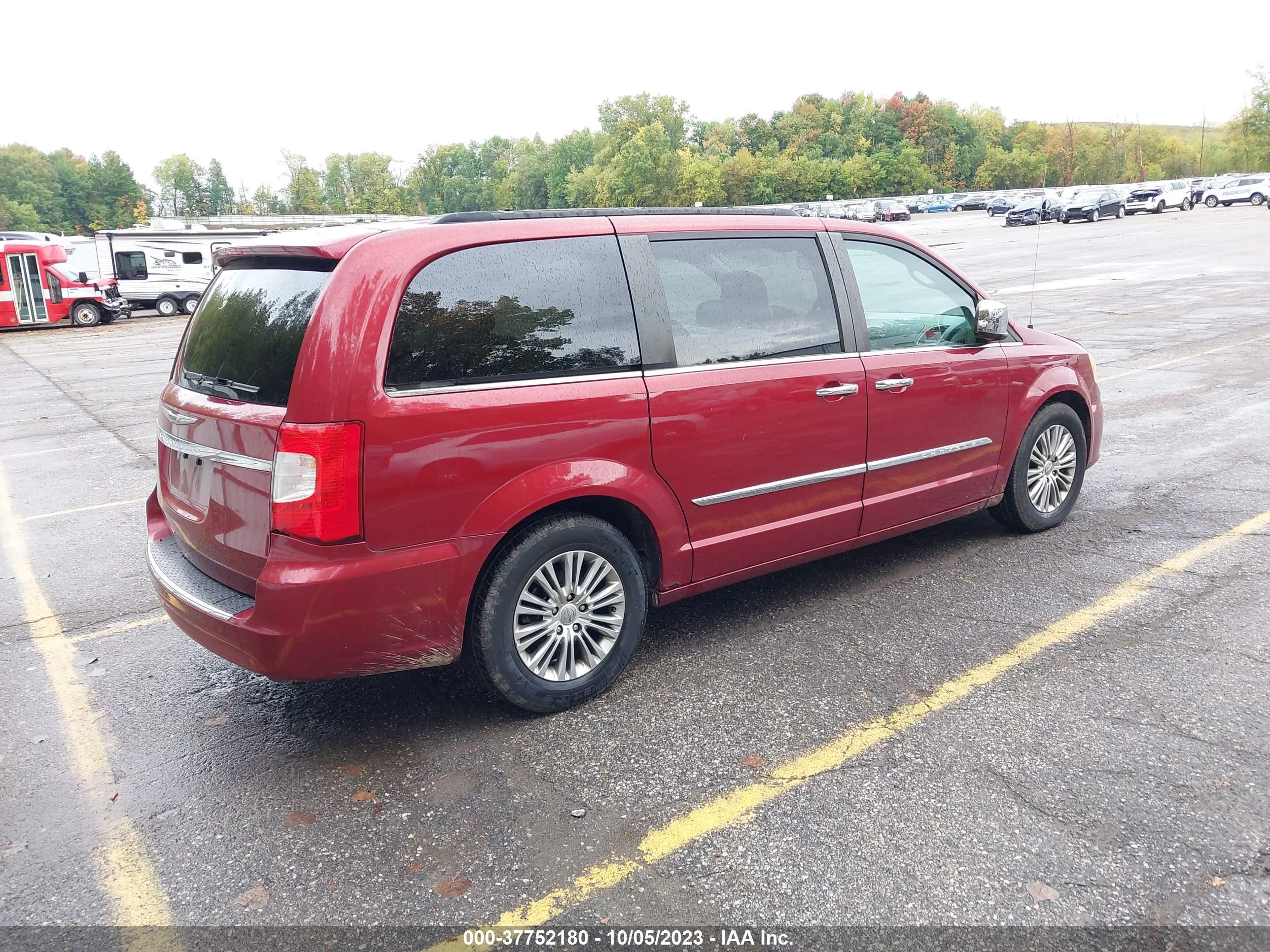 Photo 3 VIN: 2C4RC1CG4DR557857 - CHRYSLER TOWN & COUNTRY 