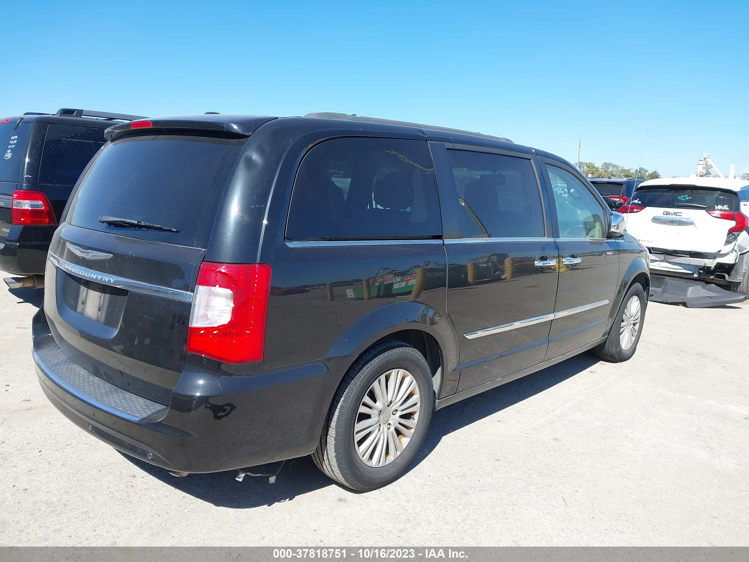 Photo 3 VIN: 2C4RC1CG4DR570771 - CHRYSLER TOWN & COUNTRY 