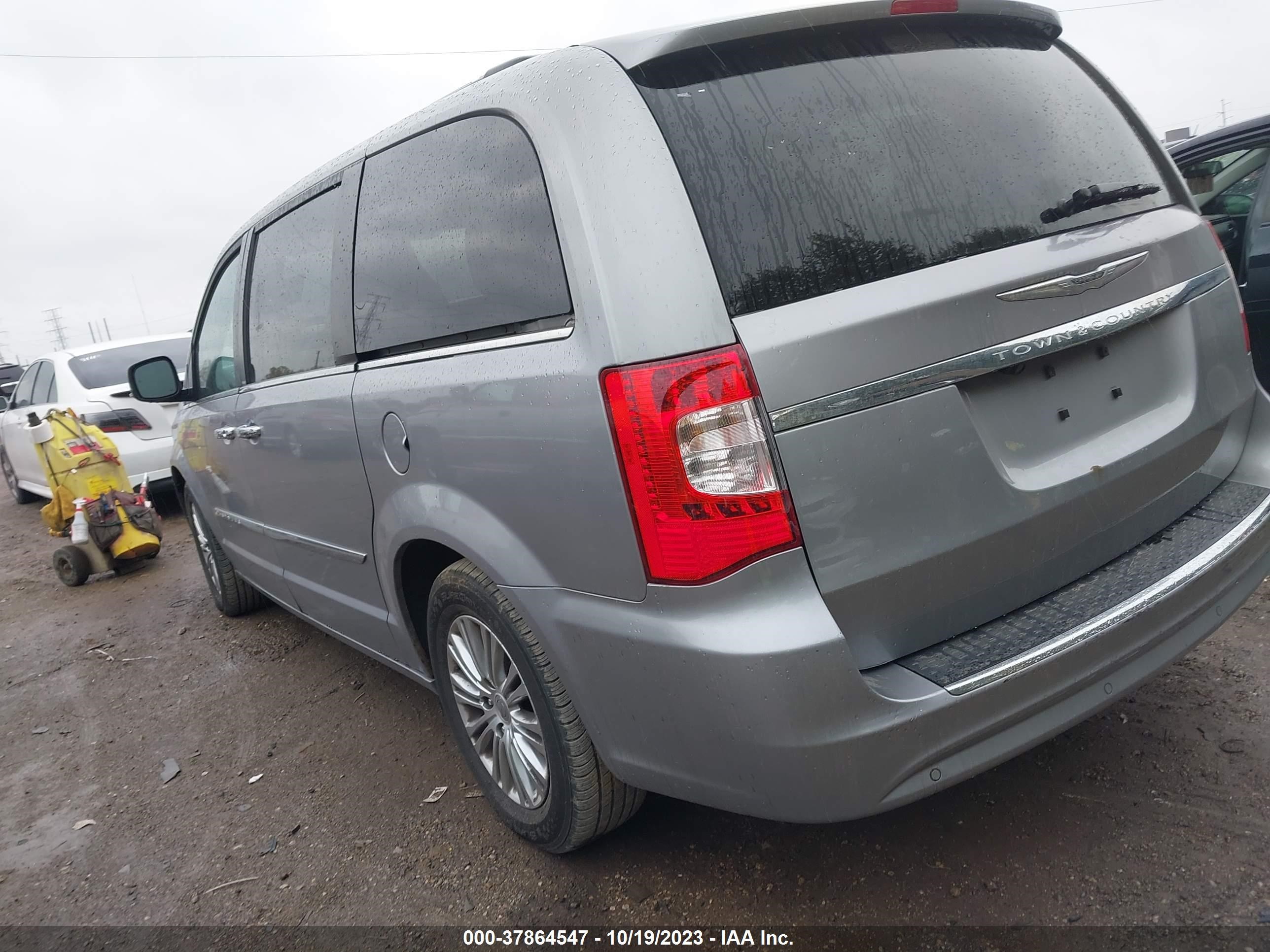 Photo 2 VIN: 2C4RC1CG4DR610301 - CHRYSLER TOWN & COUNTRY 