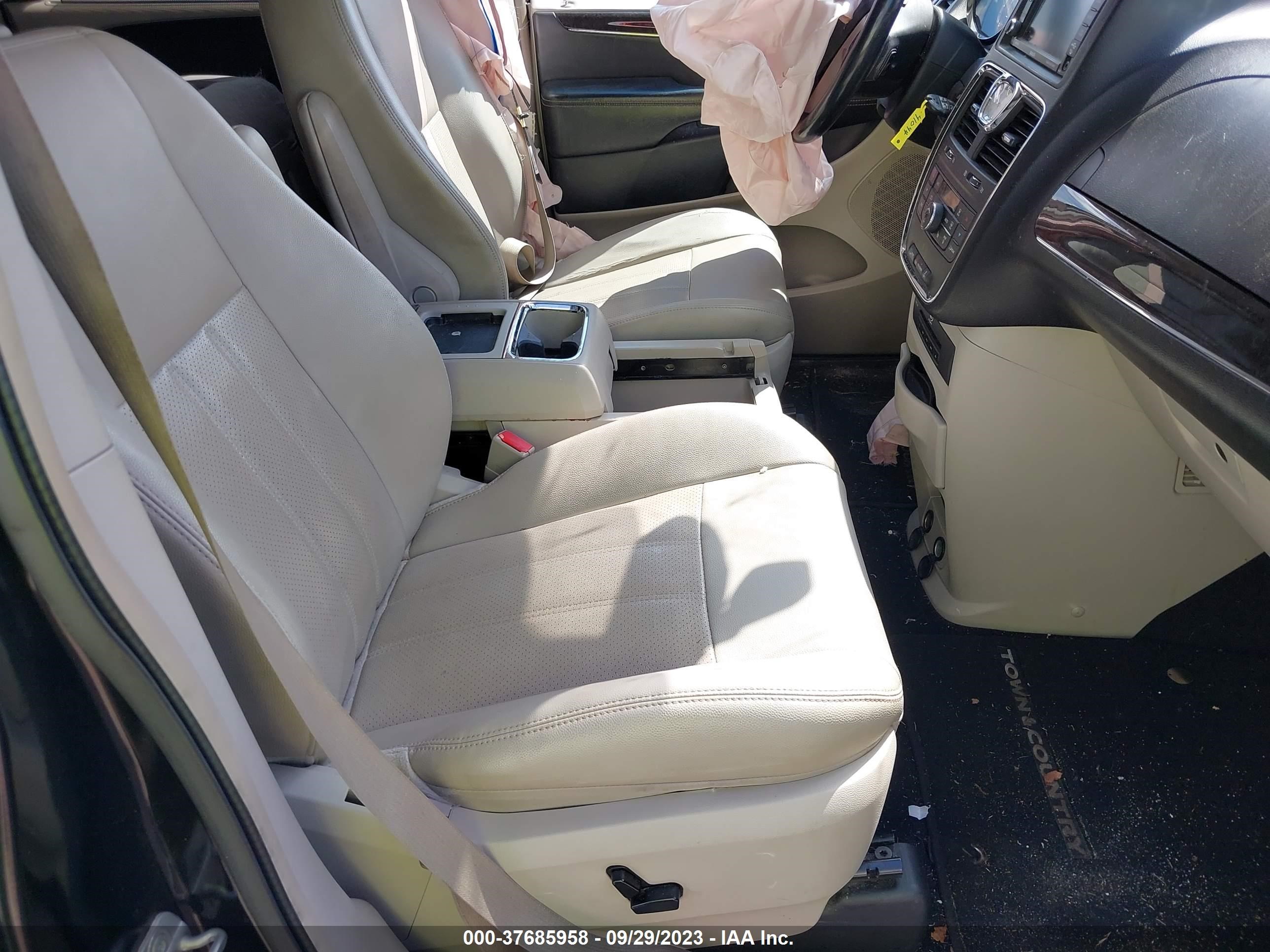 Photo 4 VIN: 2C4RC1CG4DR777256 - CHRYSLER TOWN & COUNTRY 