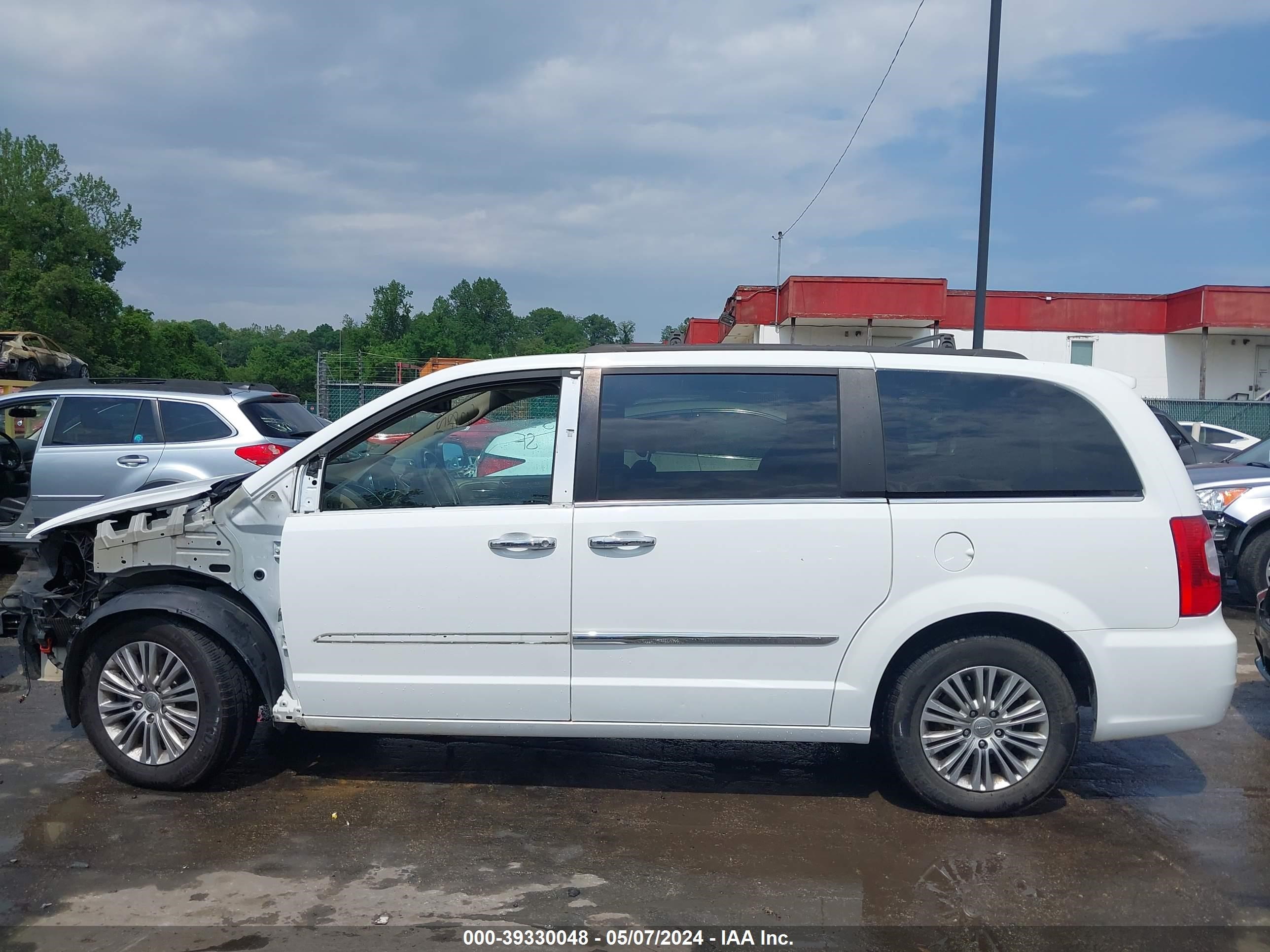 Photo 14 VIN: 2C4RC1CG4FR573110 - CHRYSLER TOWN & COUNTRY 