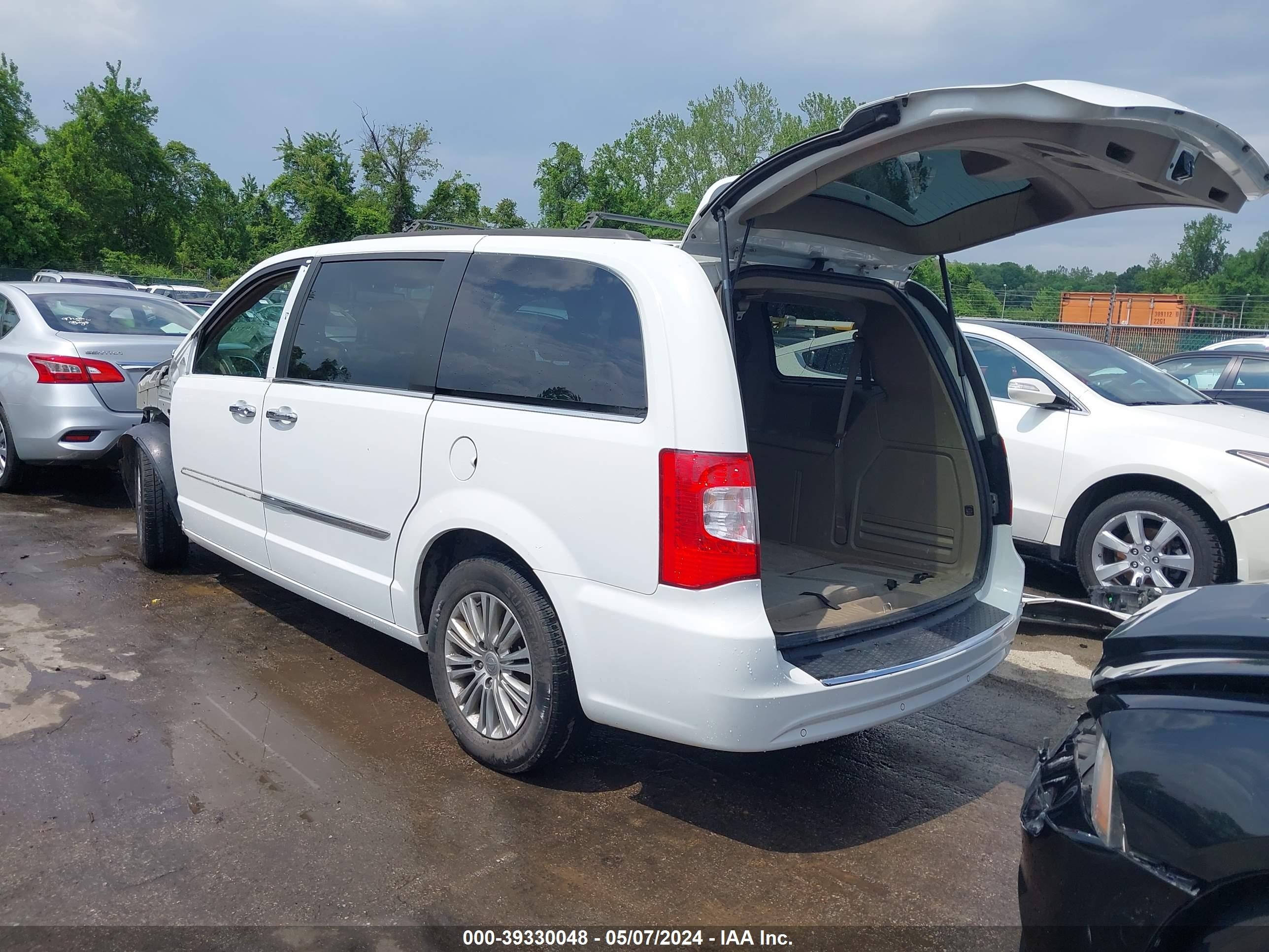 Photo 2 VIN: 2C4RC1CG4FR573110 - CHRYSLER TOWN & COUNTRY 