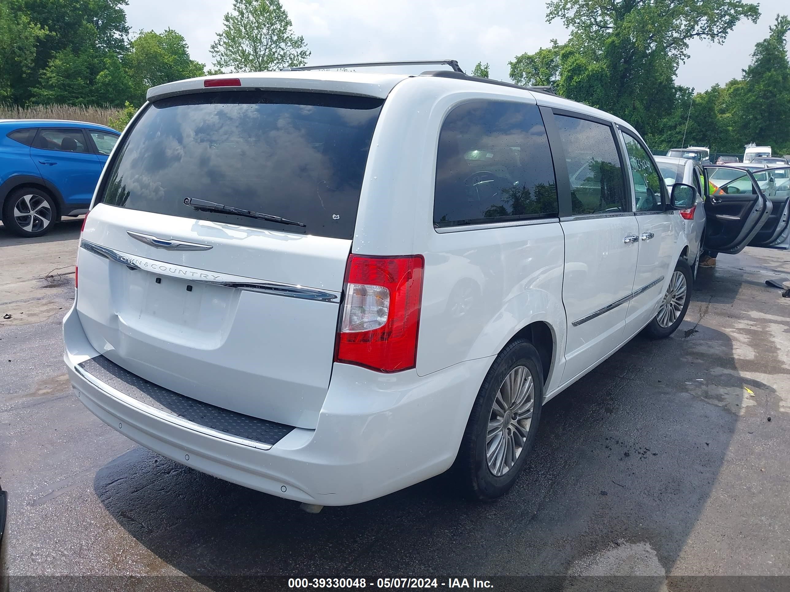 Photo 3 VIN: 2C4RC1CG4FR573110 - CHRYSLER TOWN & COUNTRY 