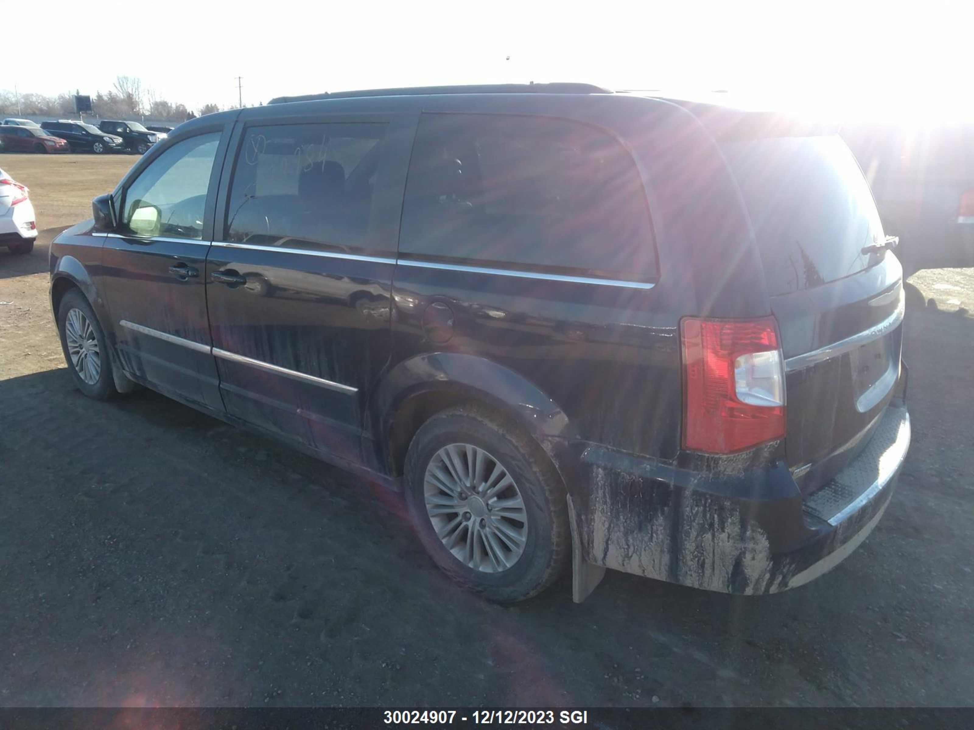 Photo 2 VIN: 2C4RC1CG4FR696860 - CHRYSLER TOWN & COUNTRY 