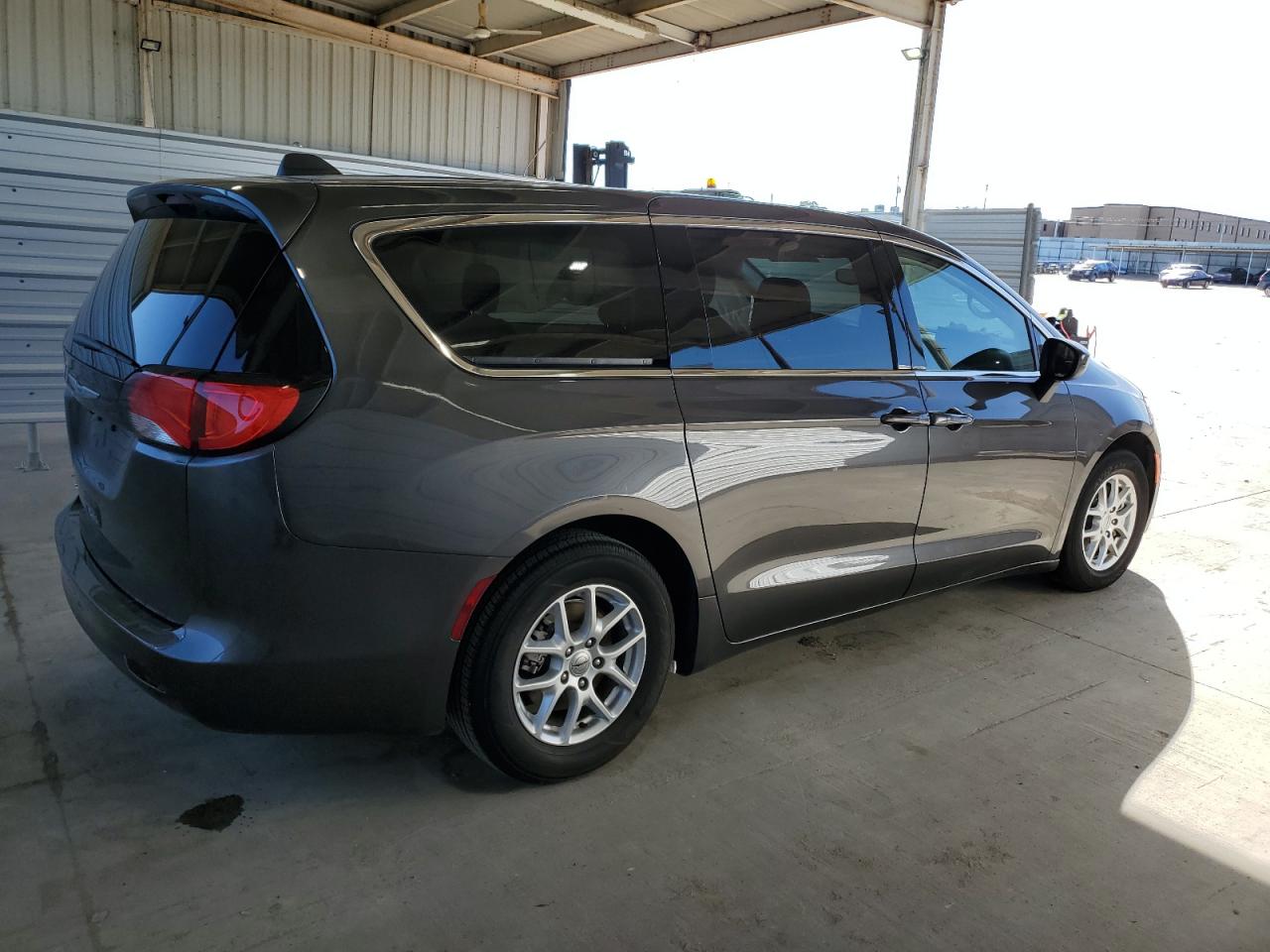 Photo 2 VIN: 2C4RC1CG4PR520196 - CHRYSLER VOYAGER 