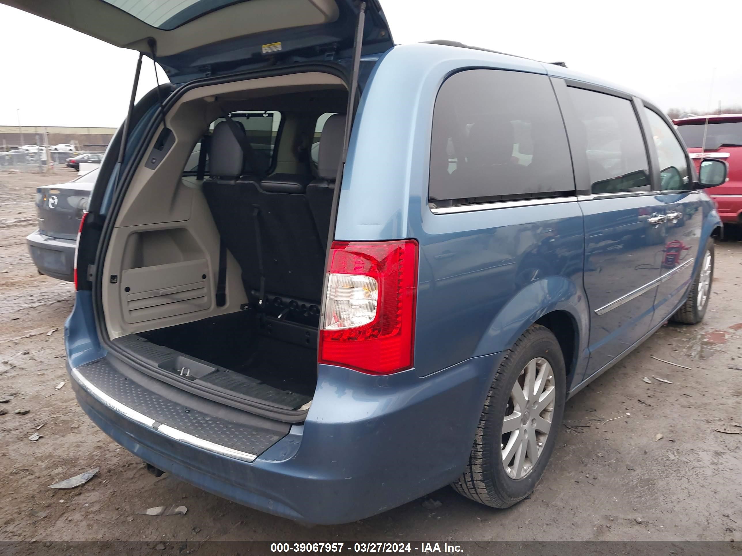 Photo 3 VIN: 2C4RC1CG5CR135319 - CHRYSLER TOWN & COUNTRY 