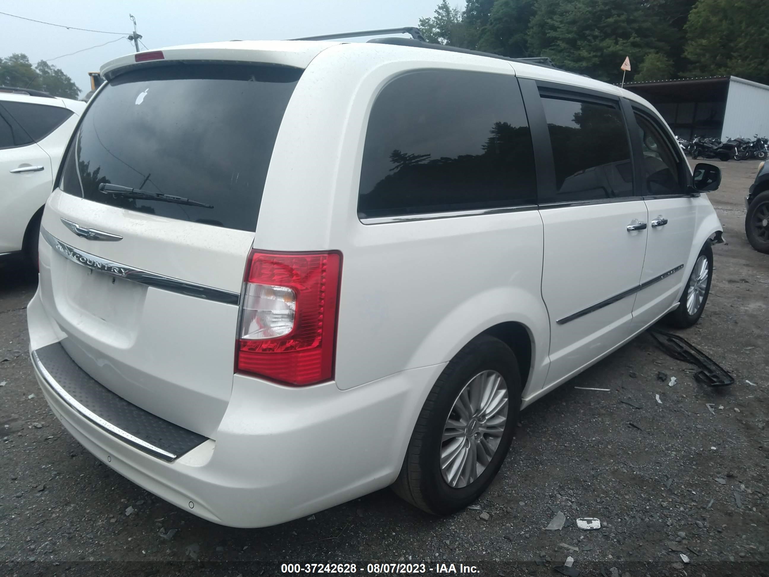 Photo 3 VIN: 2C4RC1CG5CR163153 - CHRYSLER TOWN & COUNTRY 