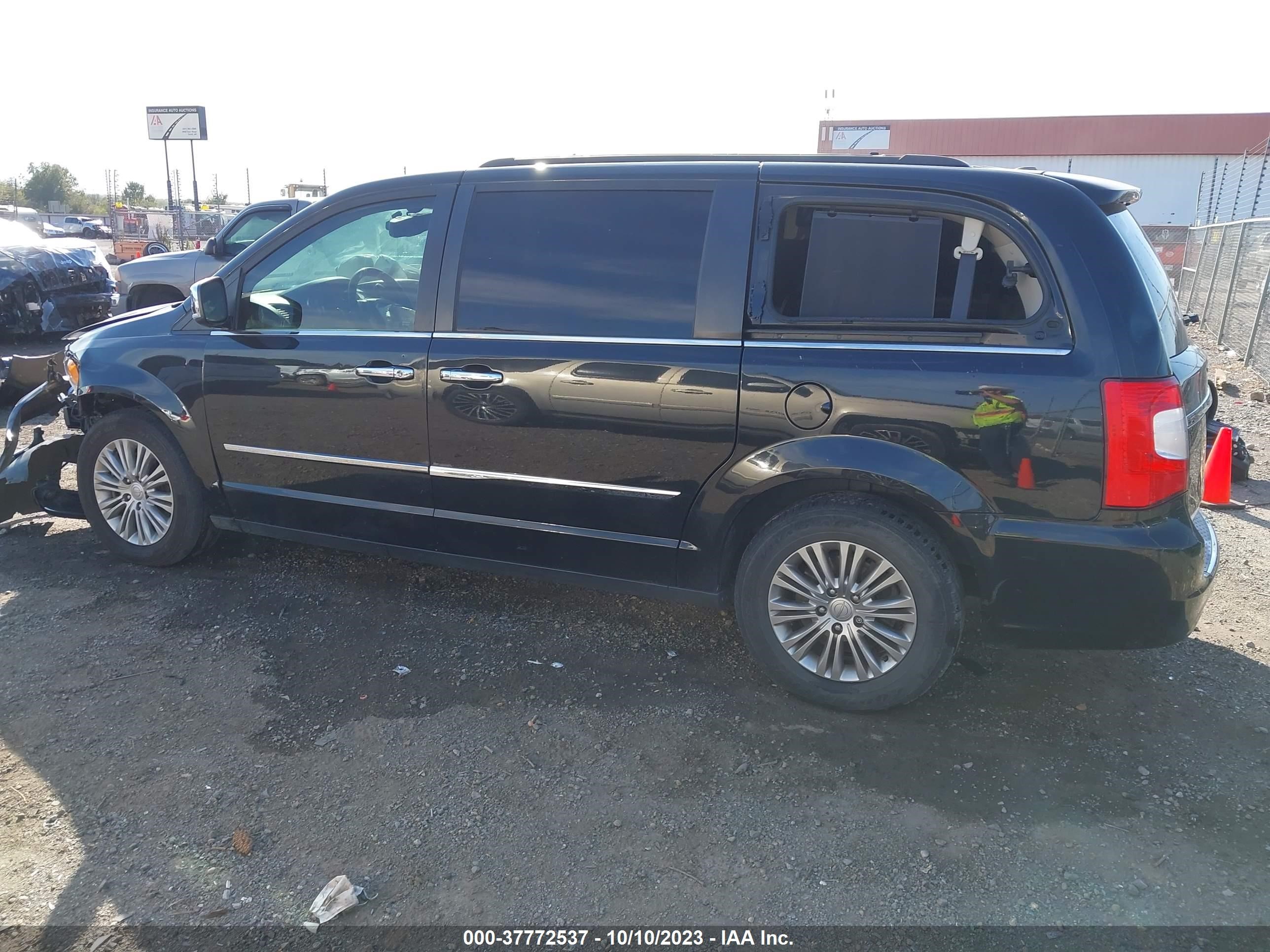 Photo 13 VIN: 2C4RC1CG5GR166222 - CHRYSLER TOWN & COUNTRY 