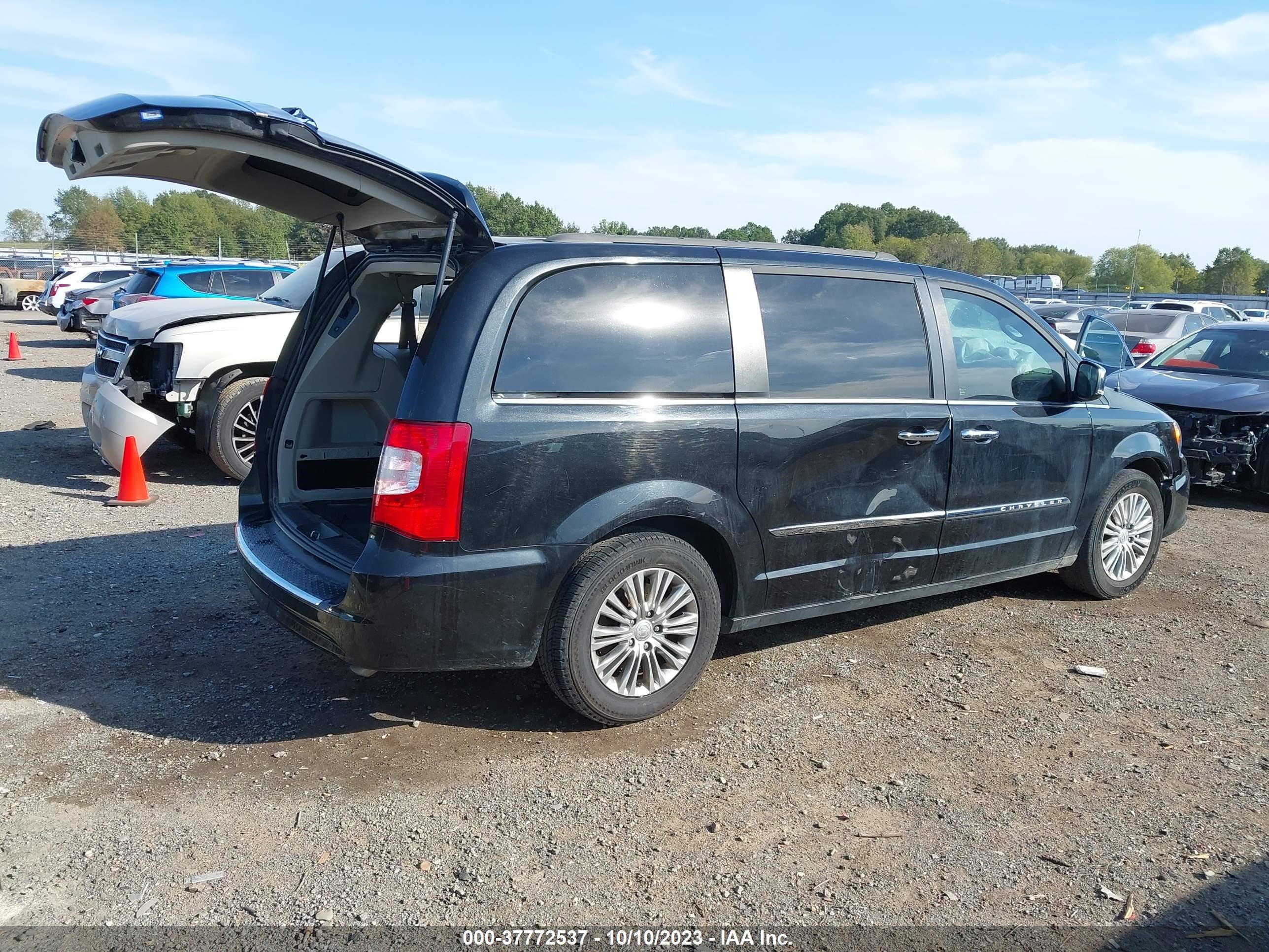 Photo 3 VIN: 2C4RC1CG5GR166222 - CHRYSLER TOWN & COUNTRY 