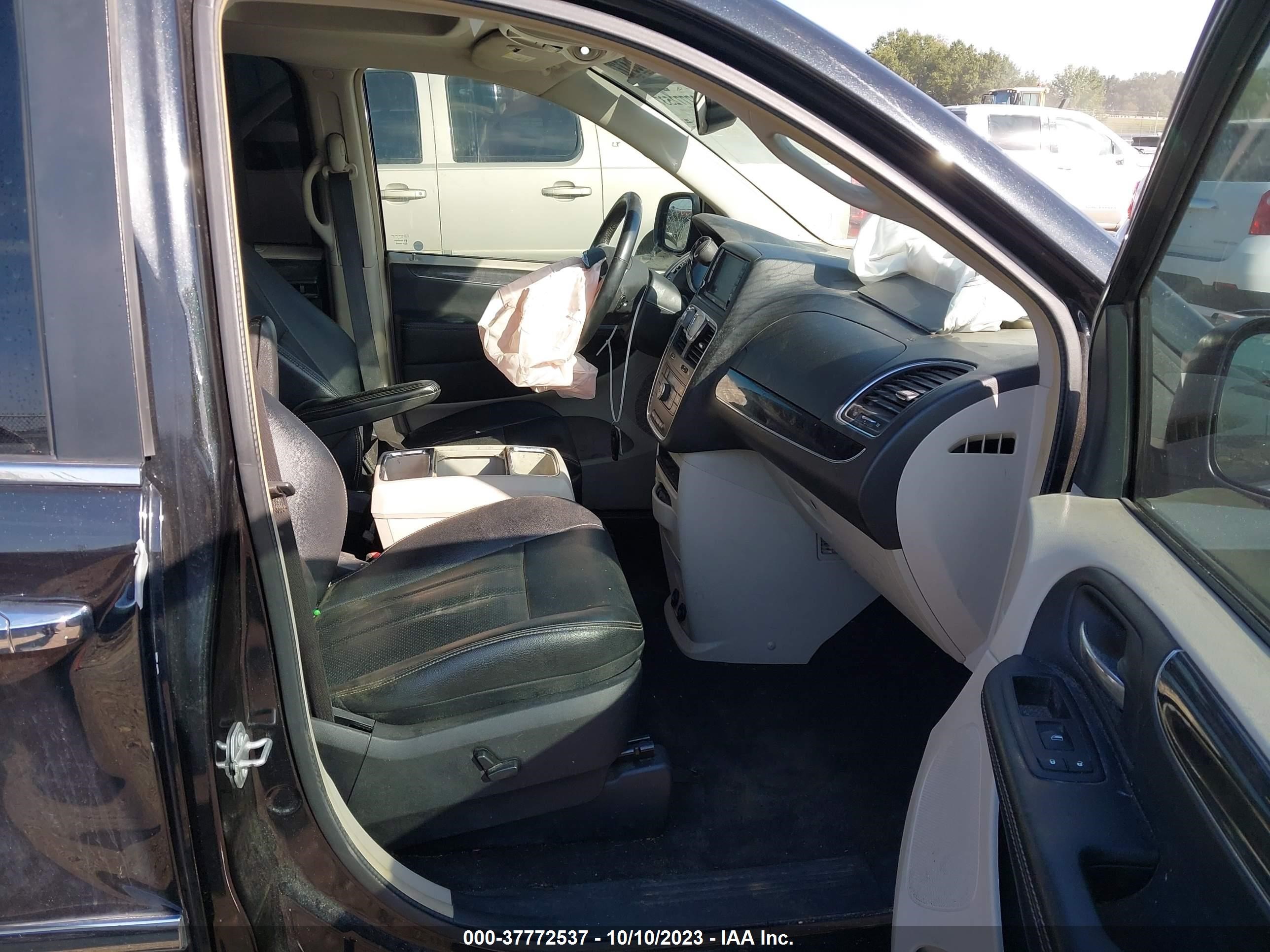 Photo 4 VIN: 2C4RC1CG5GR166222 - CHRYSLER TOWN & COUNTRY 