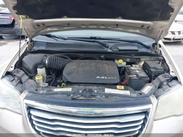 Photo 9 VIN: 2C4RC1CG6CR288355 - CHRYSLER TOWN & COUNTRY 