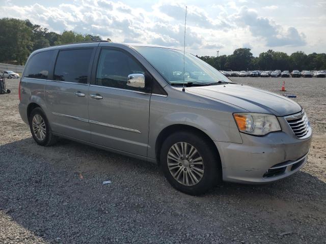 Photo 3 VIN: 2C4RC1CG6DR767702 - CHRYSLER TOWN & COU 