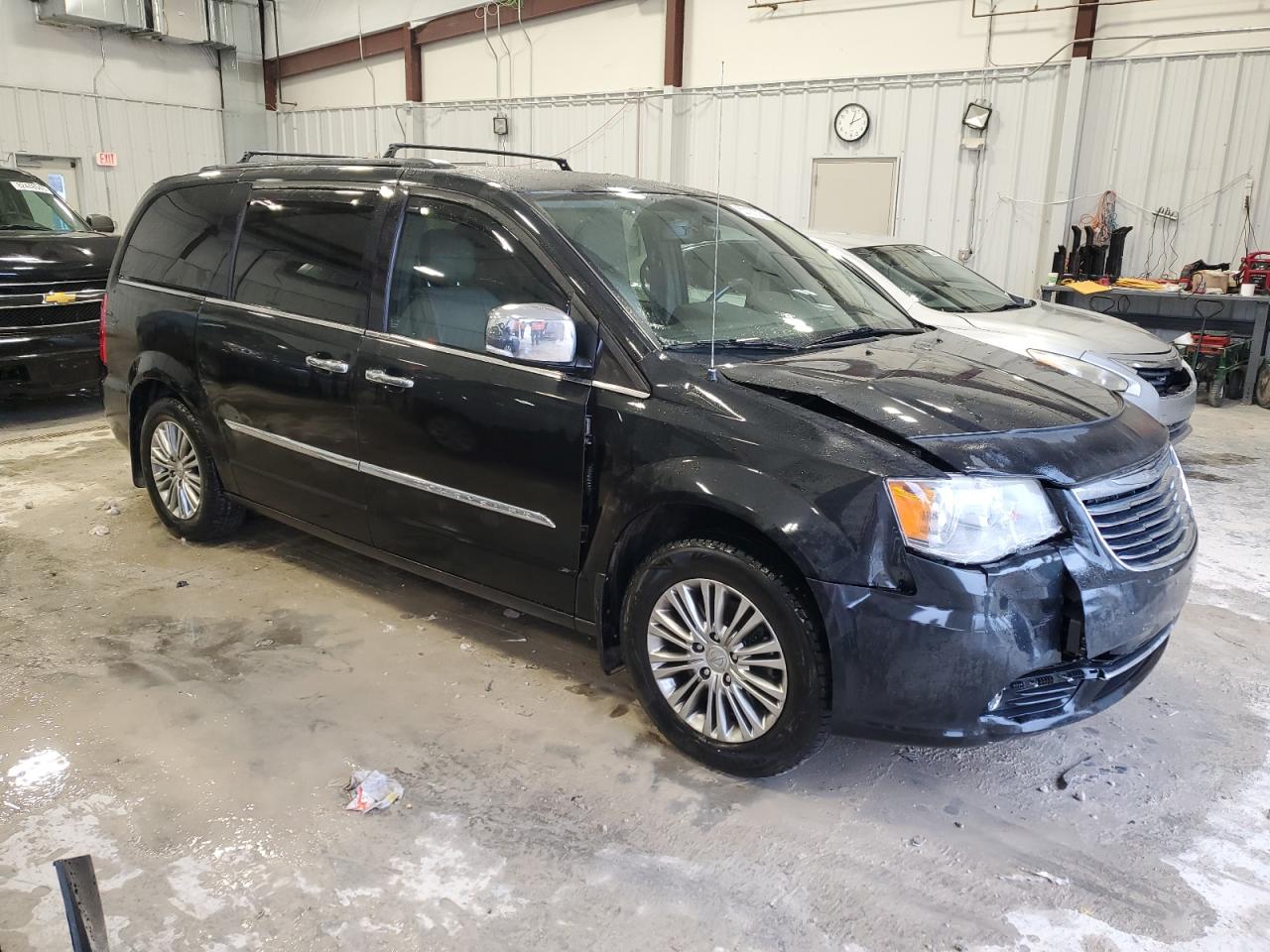 Photo 3 VIN: 2C4RC1CG6DR777565 - CHRYSLER TOWN & COUNTRY 