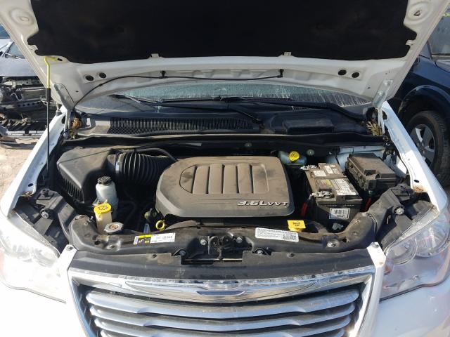 Photo 6 VIN: 2C4RC1CG6ER228255 - CHRYSLER TOWN & COU 