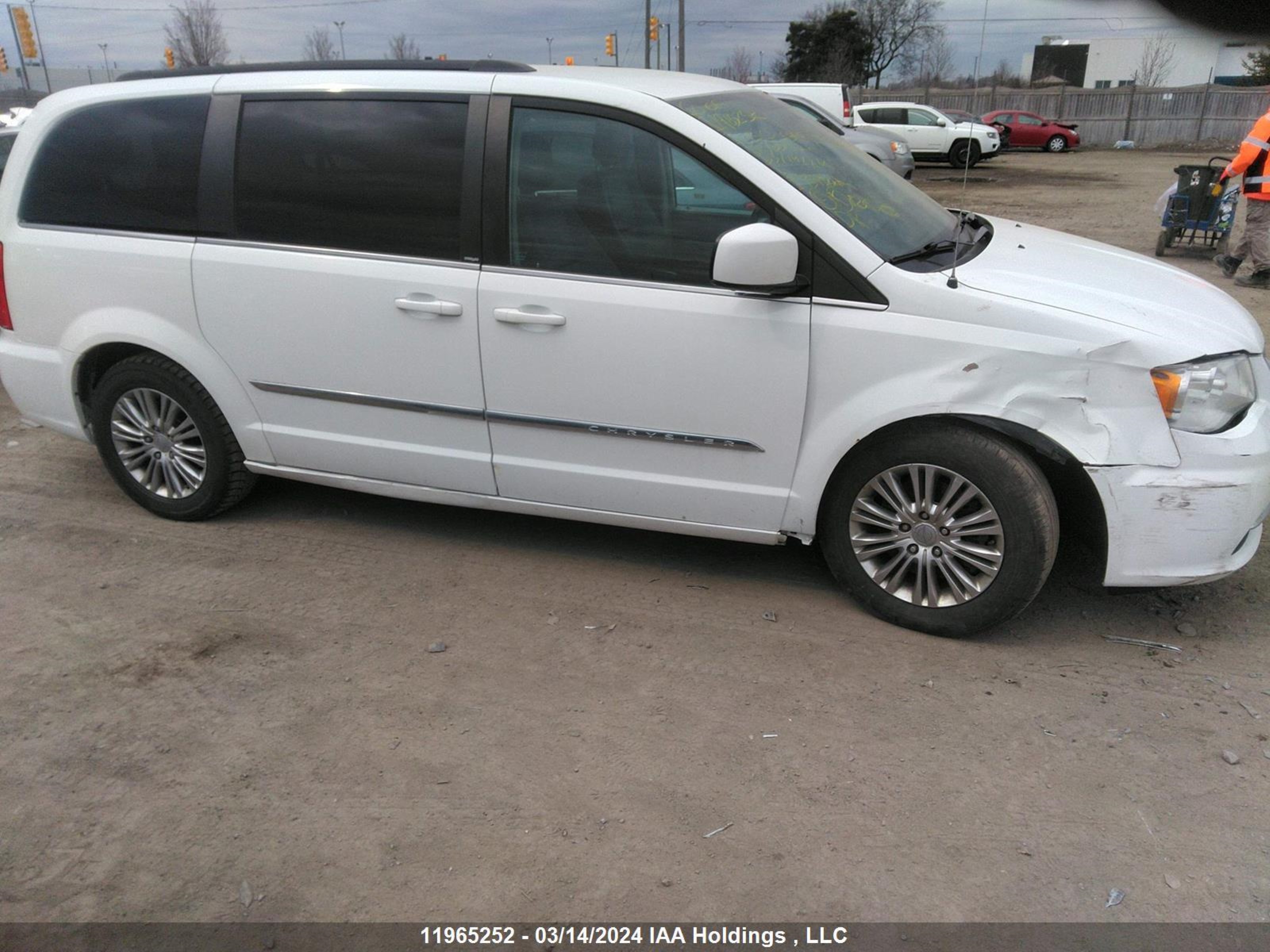 Photo 12 VIN: 2C4RC1CG6FR697038 - CHRYSLER TOWN & COUNTRY 