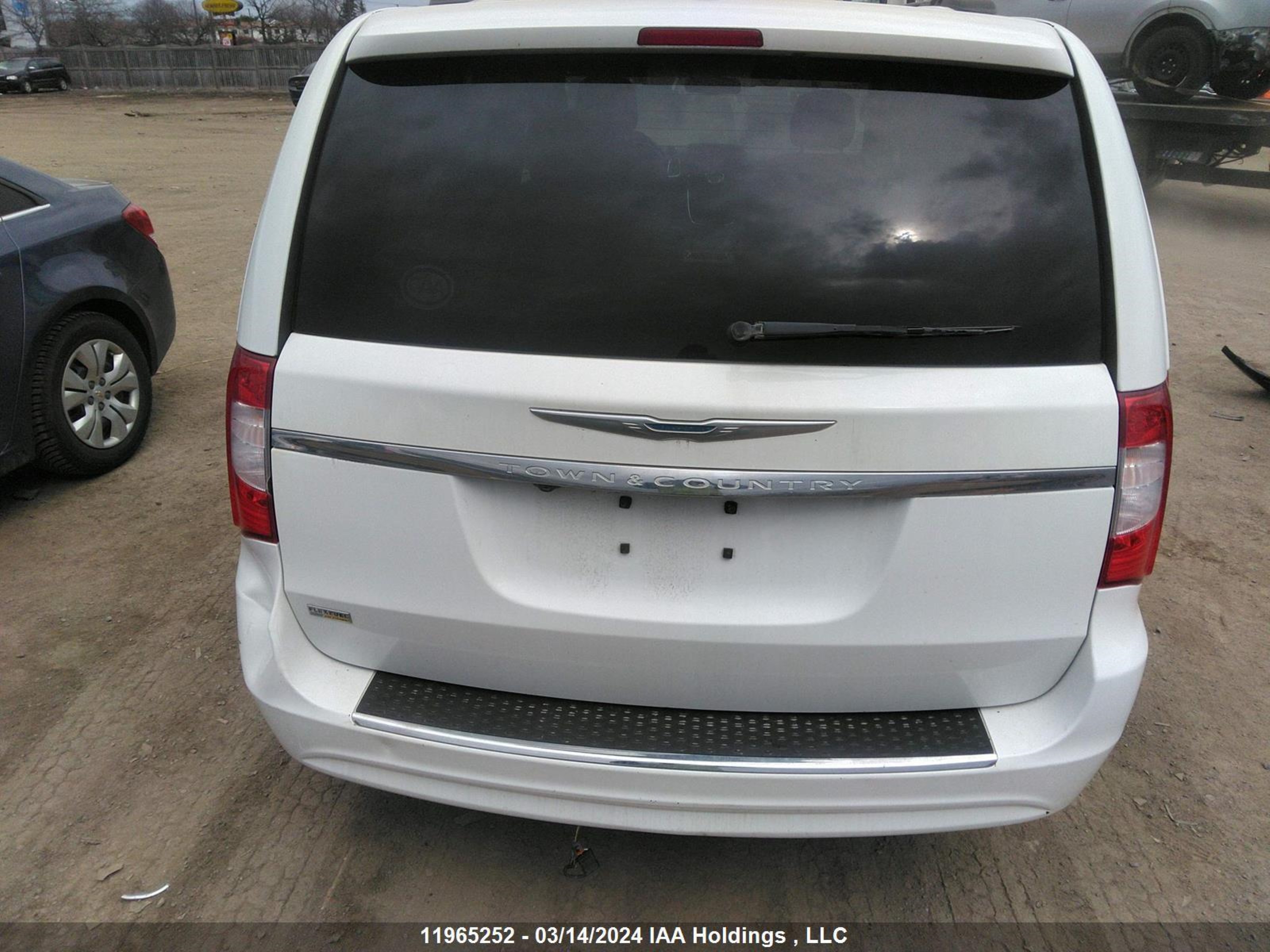 Photo 15 VIN: 2C4RC1CG6FR697038 - CHRYSLER TOWN & COUNTRY 