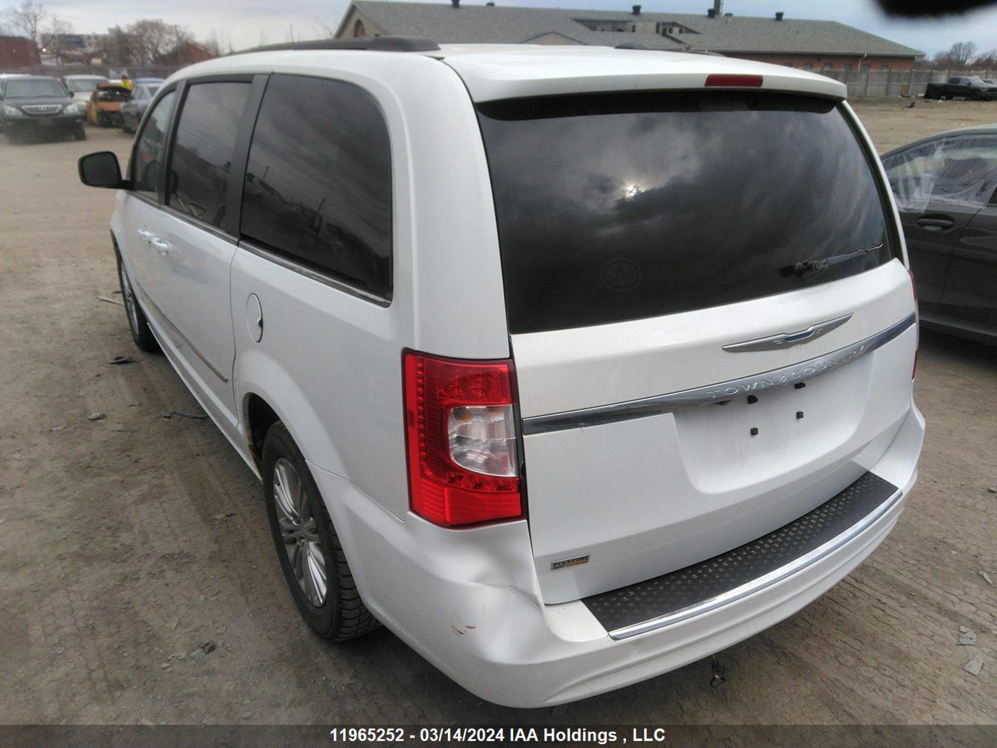 Photo 2 VIN: 2C4RC1CG6FR697038 - CHRYSLER TOWN & COUNTRY 