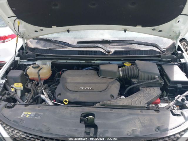 Photo 9 VIN: 2C4RC1CG6HR840606 - CHRYSLER PACIFICA 