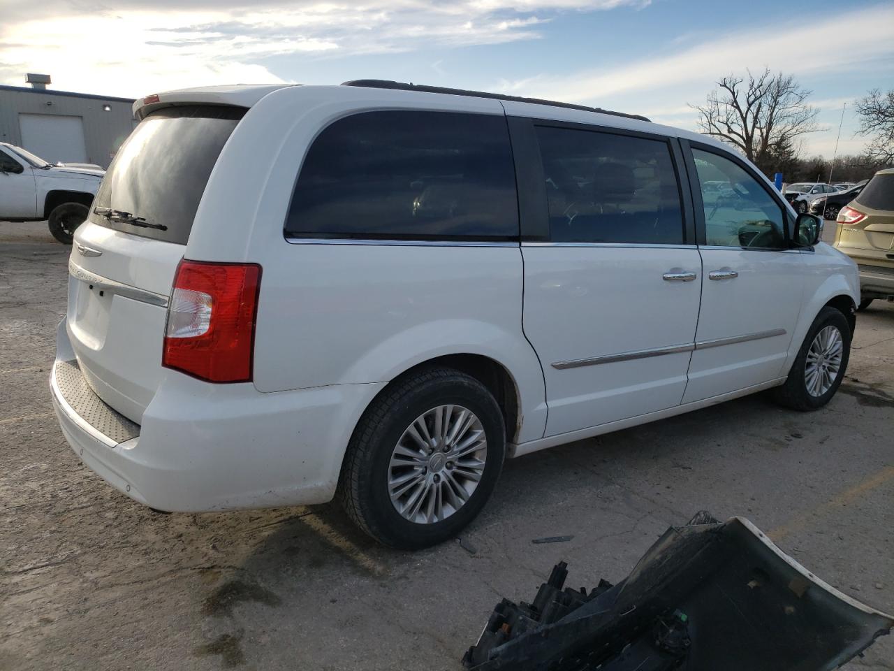 Photo 2 VIN: 2C4RC1CG7FR646325 - CHRYSLER TOWN & COUNTRY 