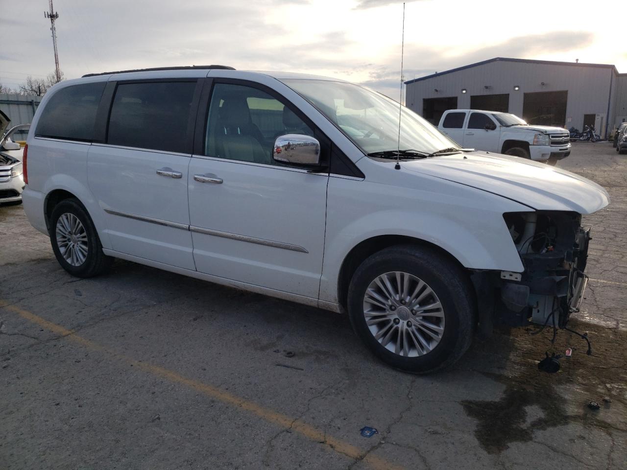 Photo 3 VIN: 2C4RC1CG7FR646325 - CHRYSLER TOWN & COUNTRY 