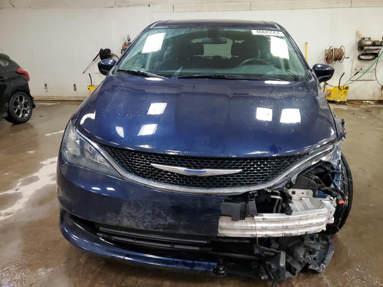 Photo 4 VIN: 2C4RC1CG7JR295134 - CHRYSLER PACIFICA 