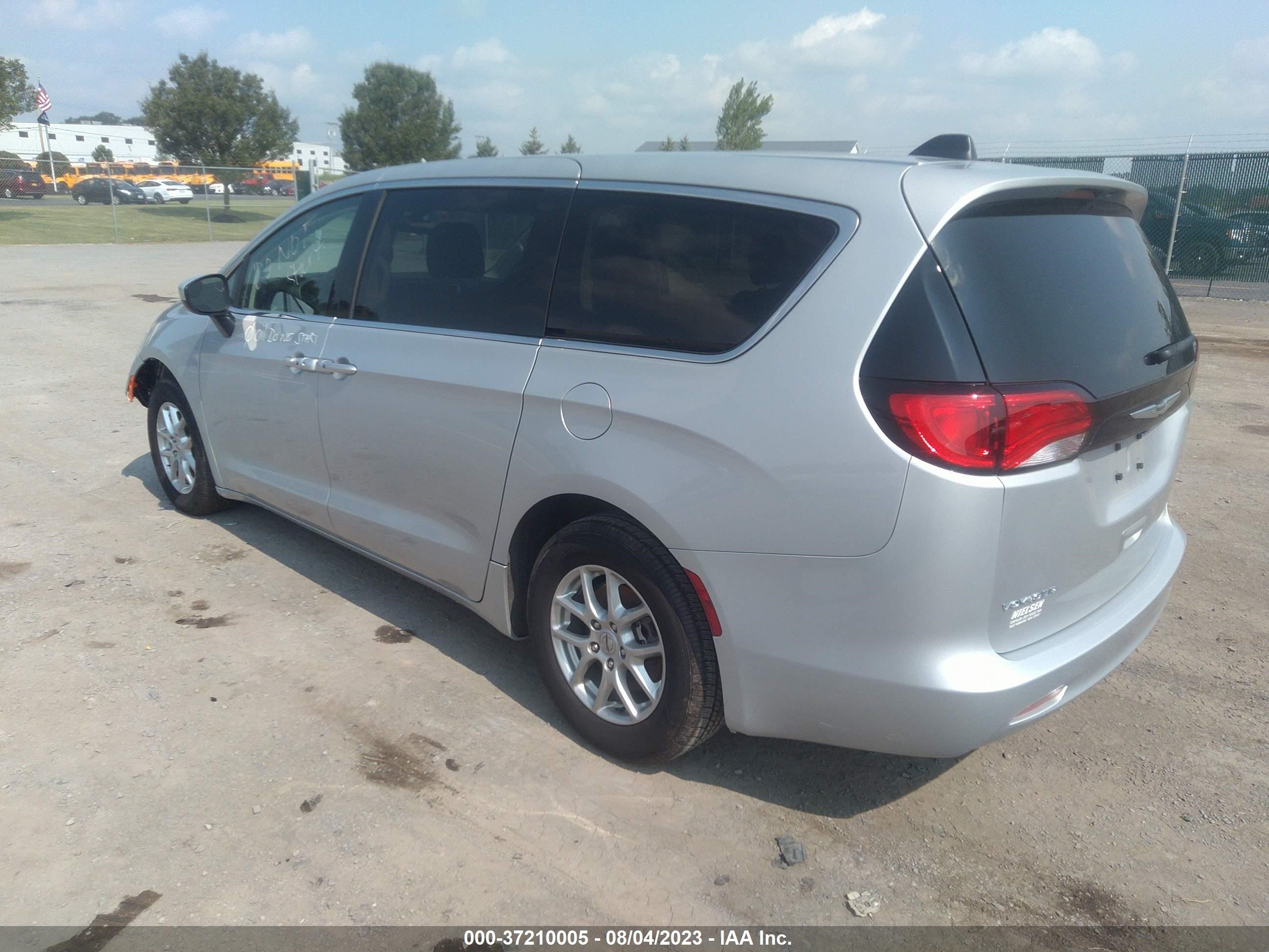 Photo 2 VIN: 2C4RC1CG7NR166347 - CHRYSLER VOYAGER 