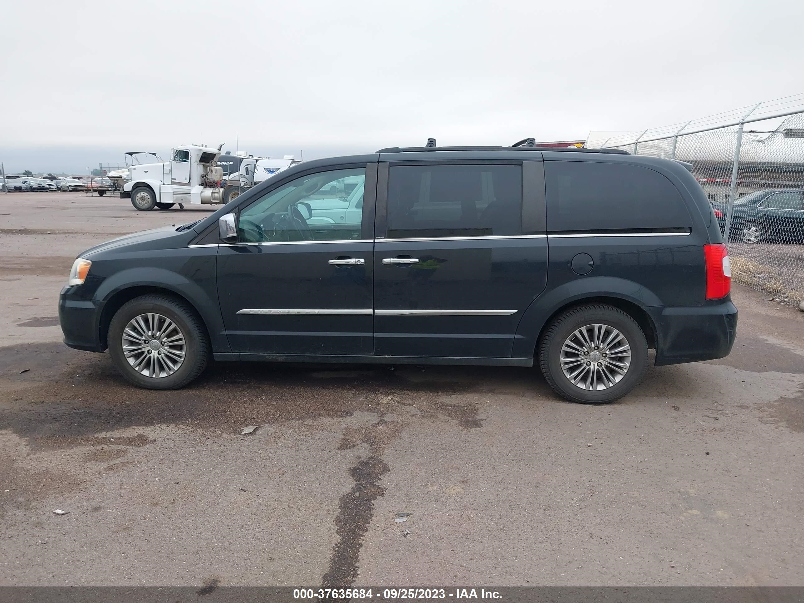 Photo 13 VIN: 2C4RC1CG8DR770133 - CHRYSLER TOWN & COUNTRY 