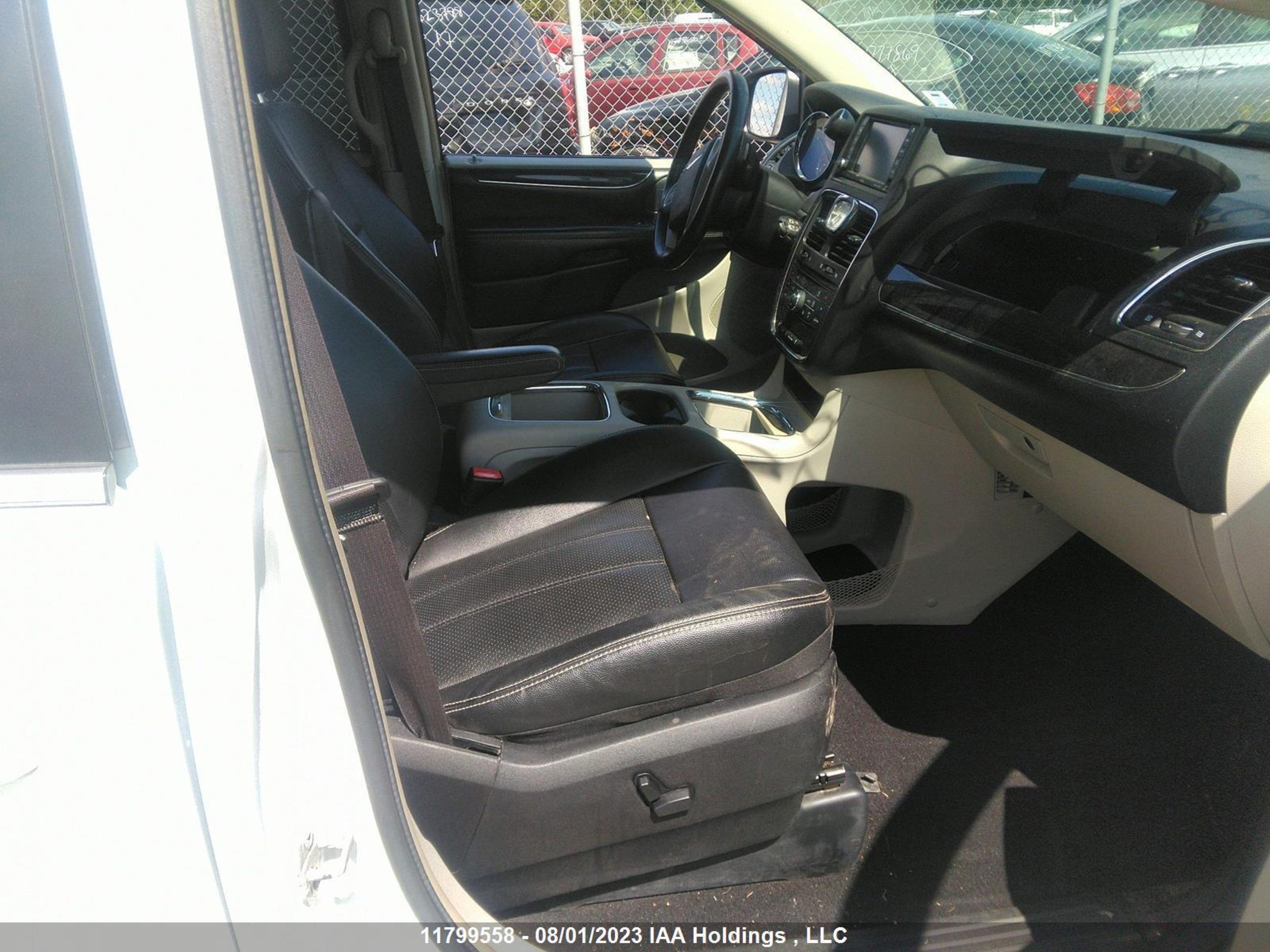 Photo 4 VIN: 2C4RC1CG8FR696795 - CHRYSLER TOWN & COUNTRY 