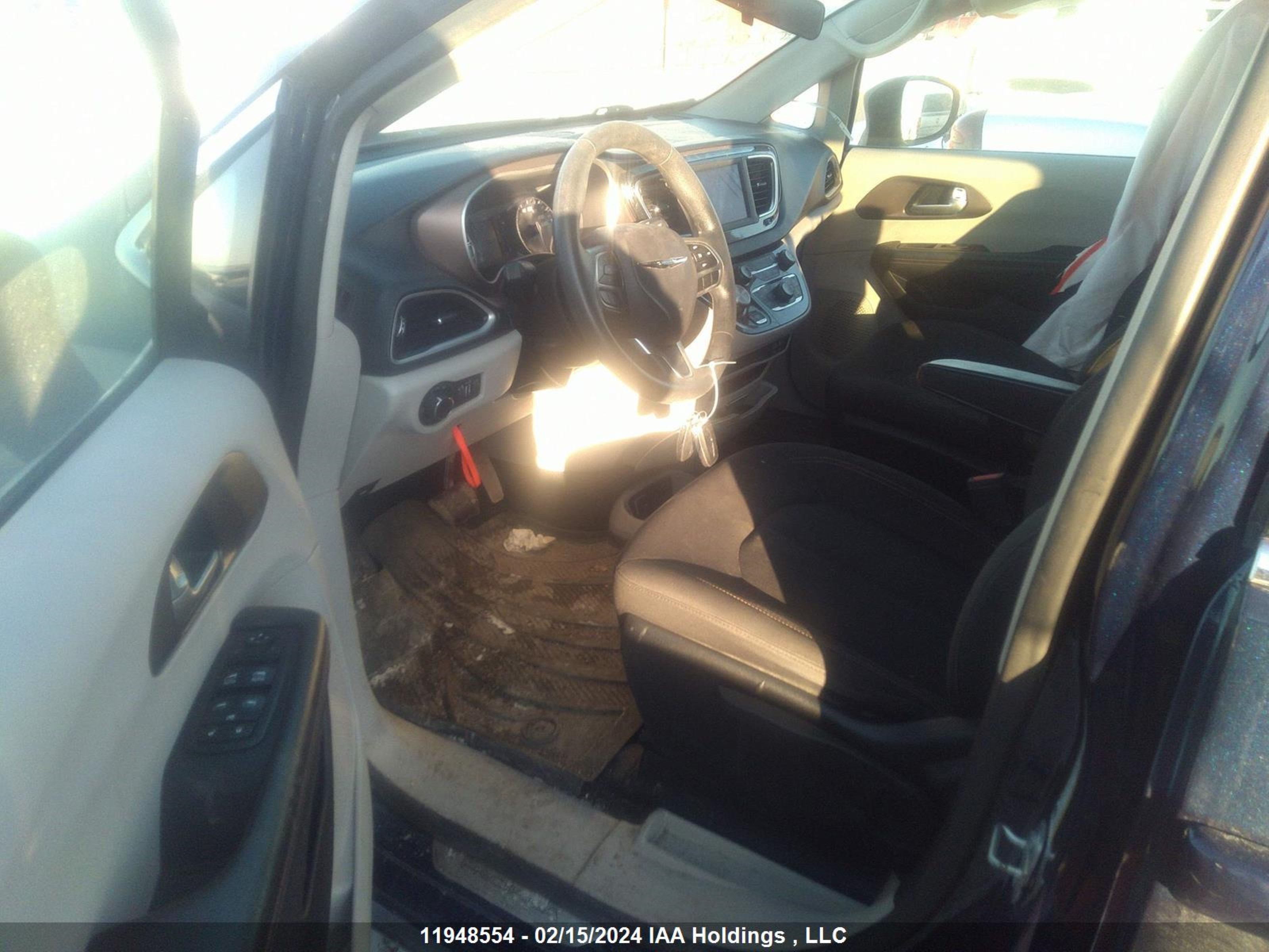 Photo 4 VIN: 2C4RC1CG8JR131195 - CHRYSLER PACIFICA 