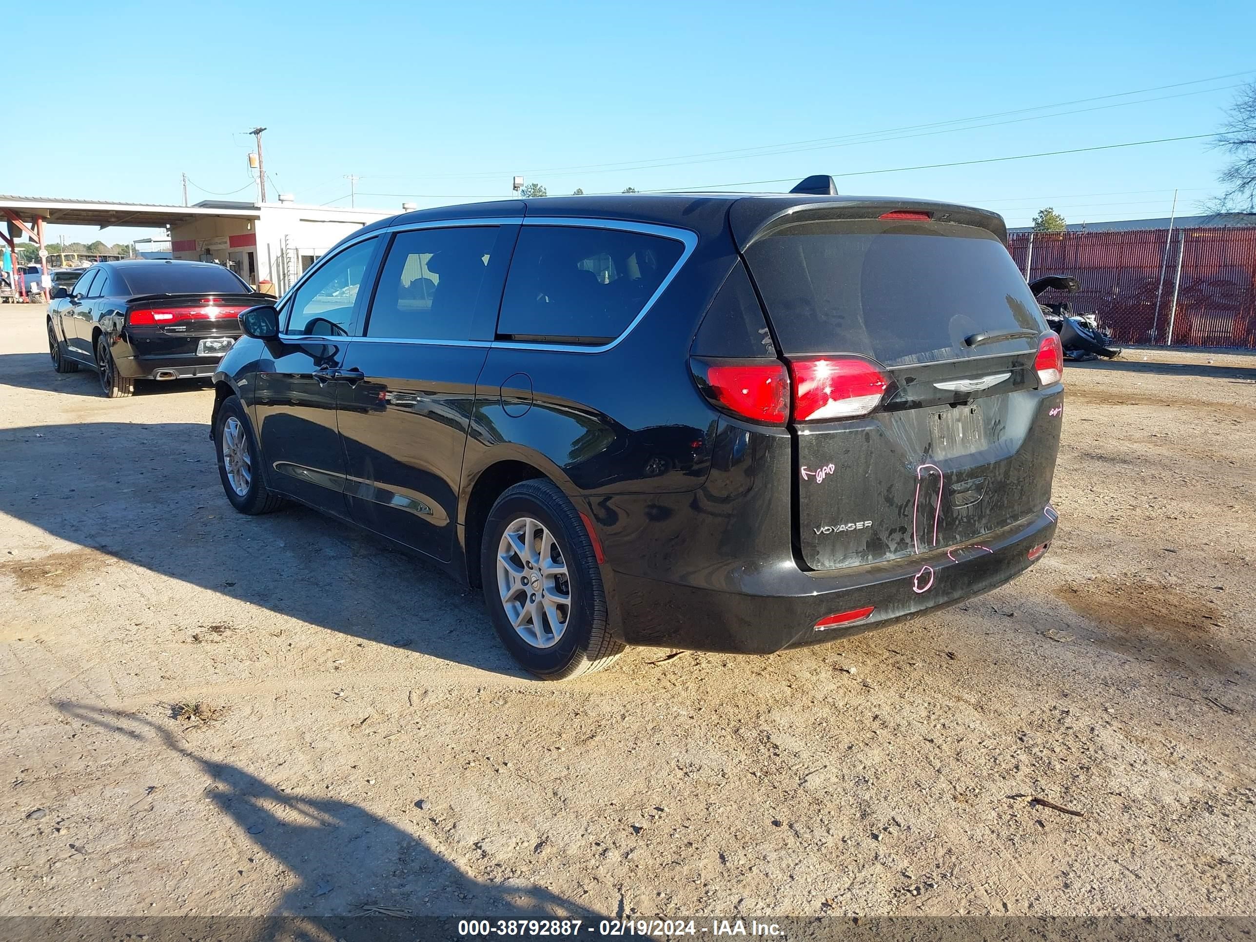 Photo 2 VIN: 2C4RC1CG8PR533887 - CHRYSLER VOYAGER 