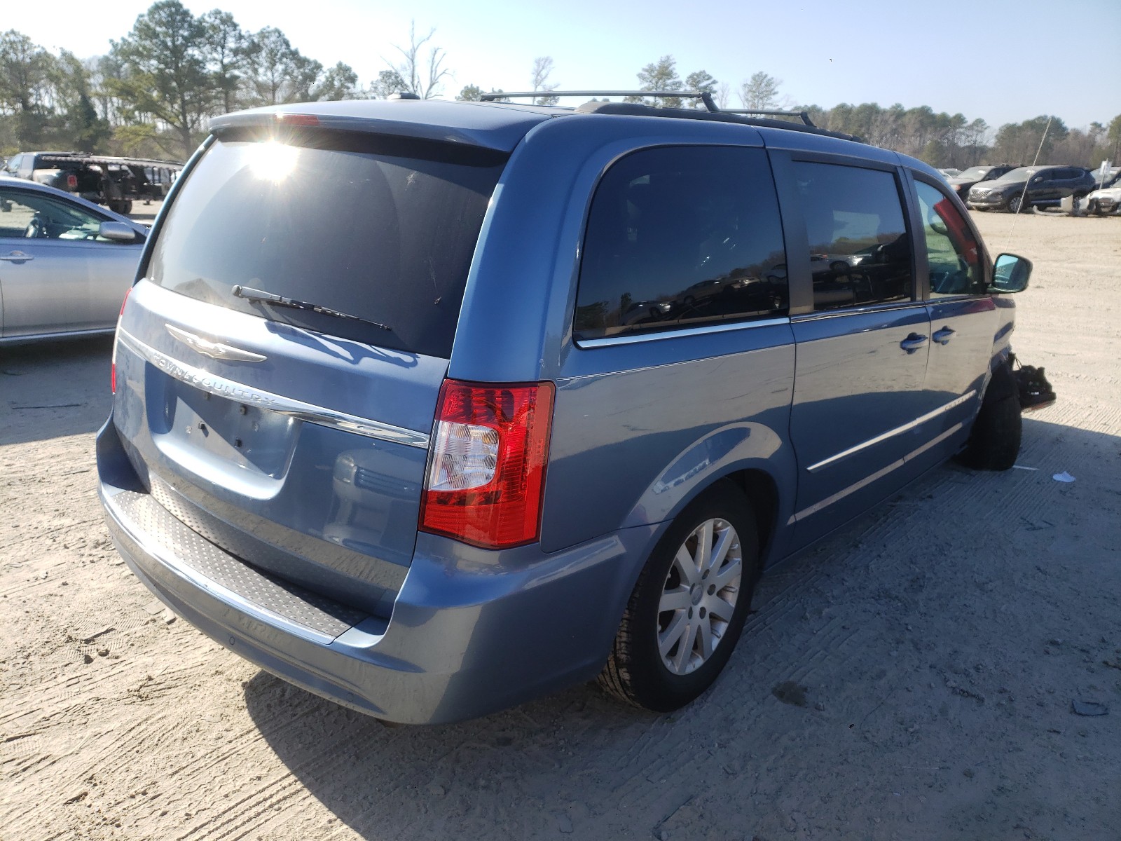 Photo 3 VIN: 2C4RC1CG9CR134884 - CHRYSLER TOWN &AMP COU 