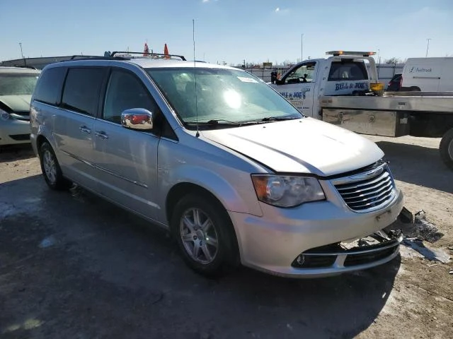 Photo 3 VIN: 2C4RC1CG9CR382617 - CHRYSLER TOWN & COU 