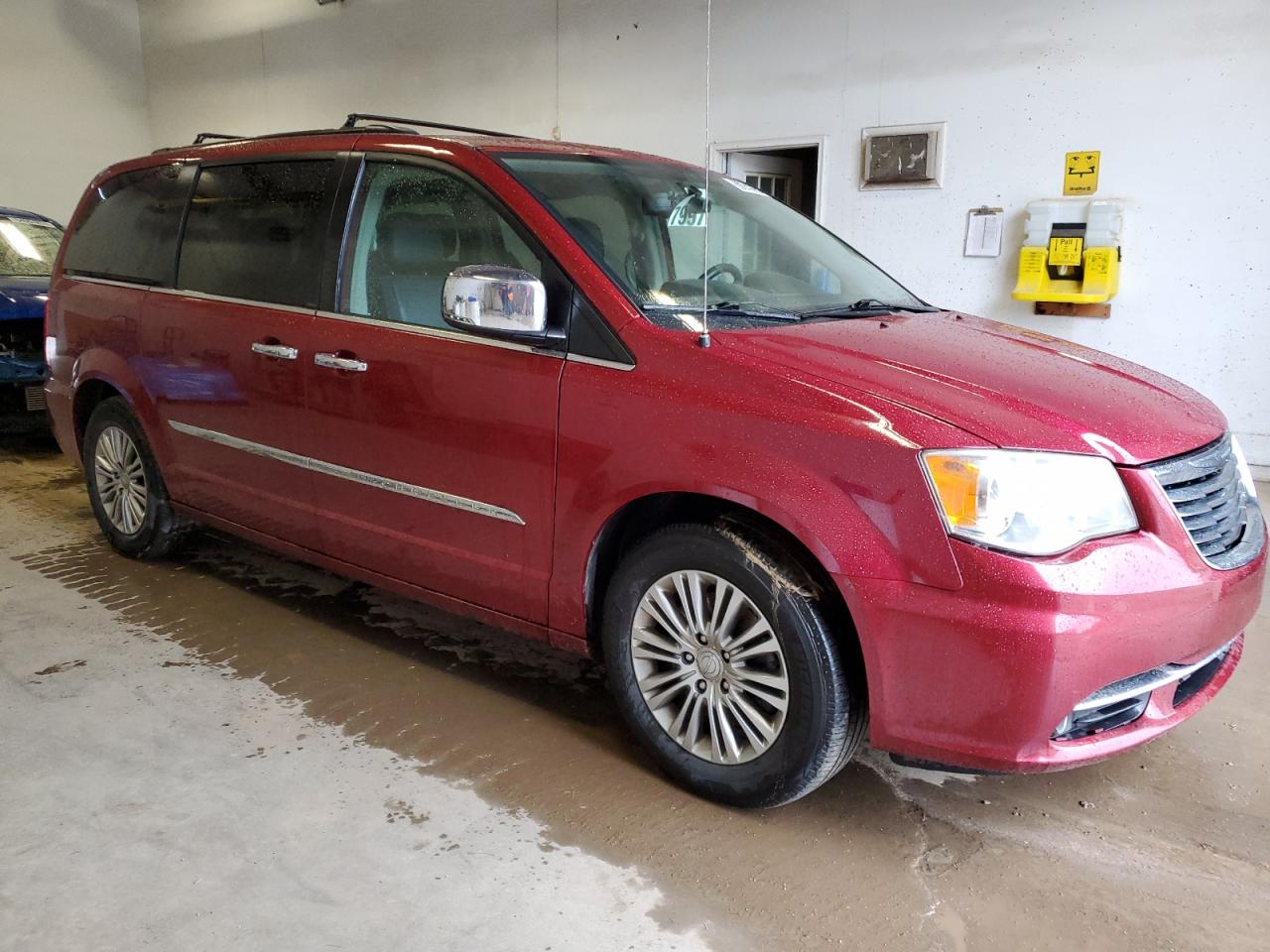 Photo 3 VIN: 2C4RC1CG9DR647456 - CHRYSLER TOWN & COUNTRY 