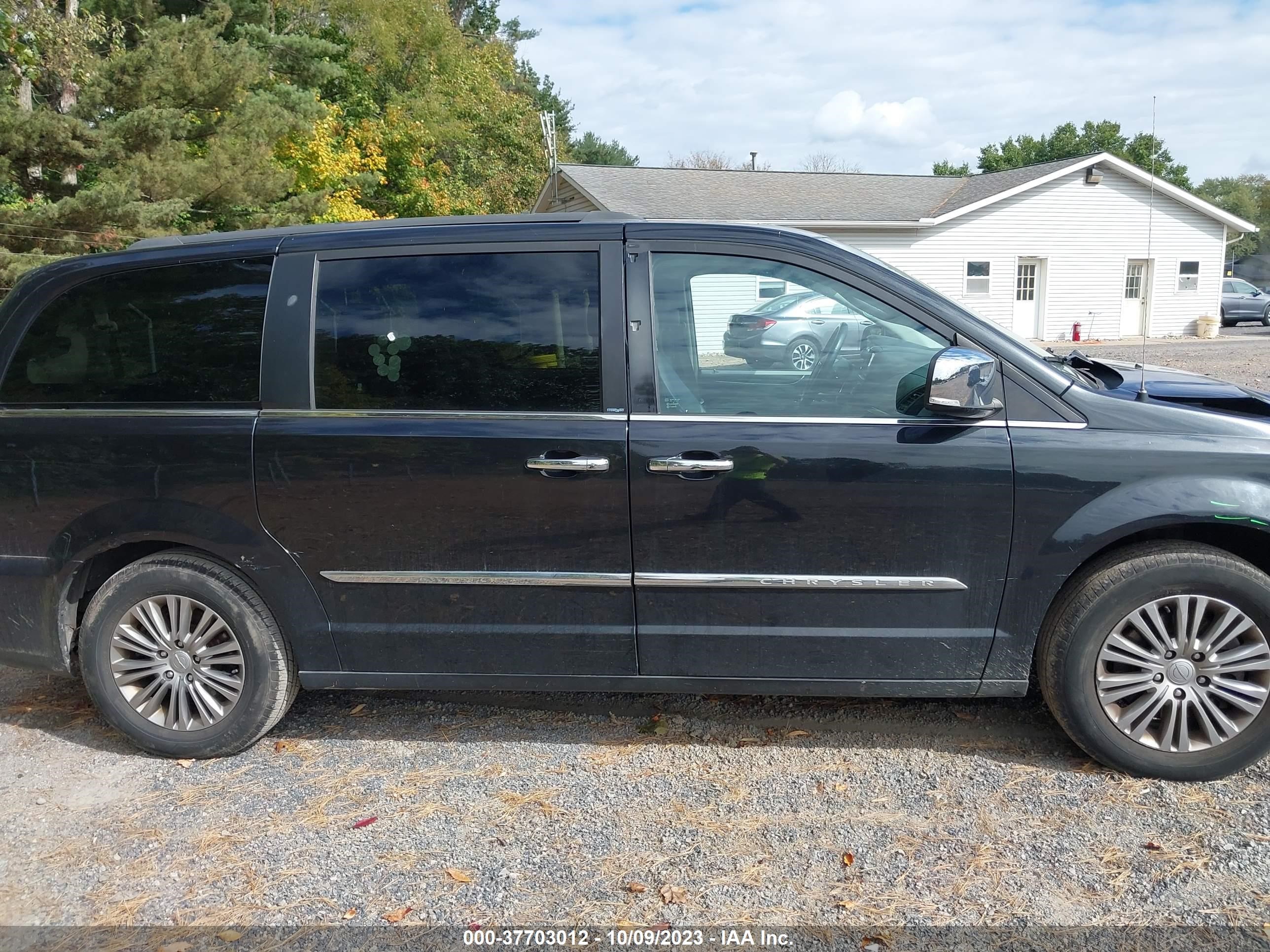 Photo 12 VIN: 2C4RC1CG9ER164597 - CHRYSLER TOWN & COUNTRY 