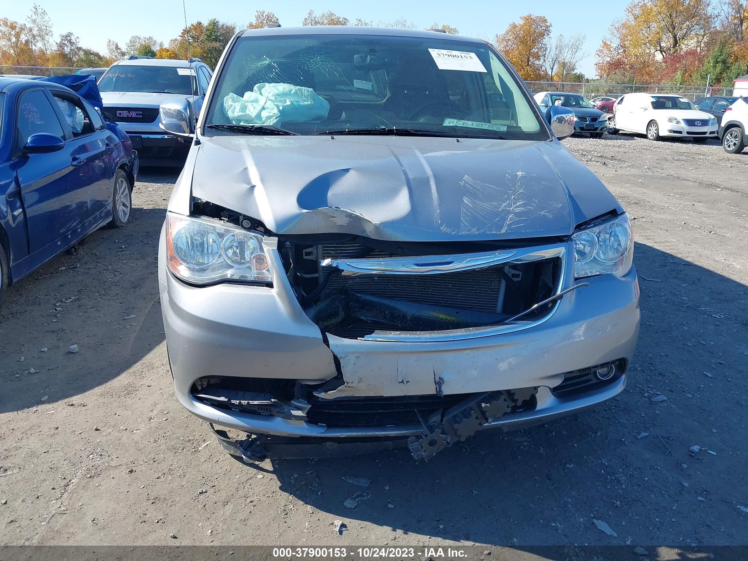 Photo 5 VIN: 2C4RC1CG9FR731361 - CHRYSLER TOWN & COUNTRY 