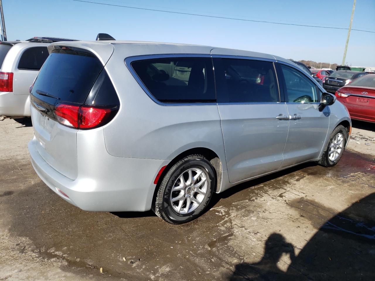 Photo 2 VIN: 2C4RC1CG9PR519996 - CHRYSLER VOYAGER 