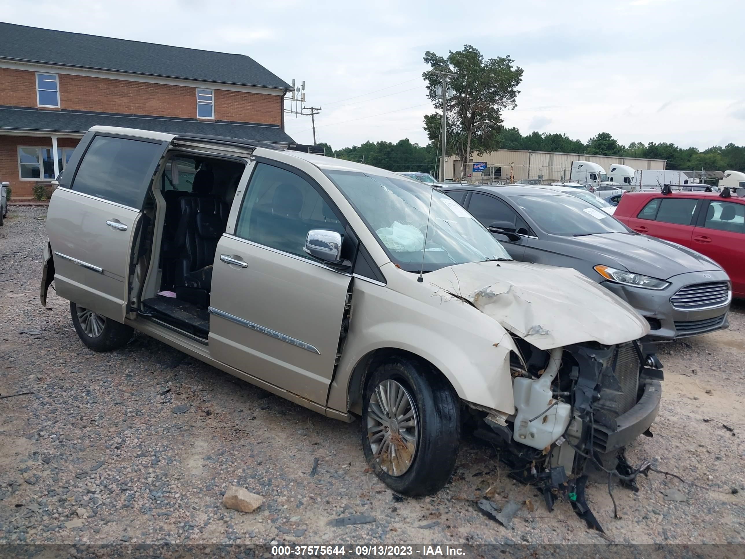 Photo 0 VIN: 2C4RC1CGXER133648 - CHRYSLER TOWN & COUNTRY 