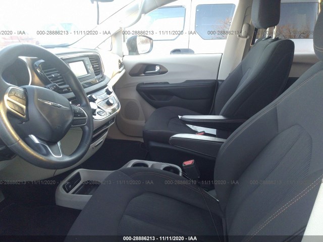 Photo 4 VIN: 2C4RC1CGXHR739181 - CHRYSLER PACIFICA 